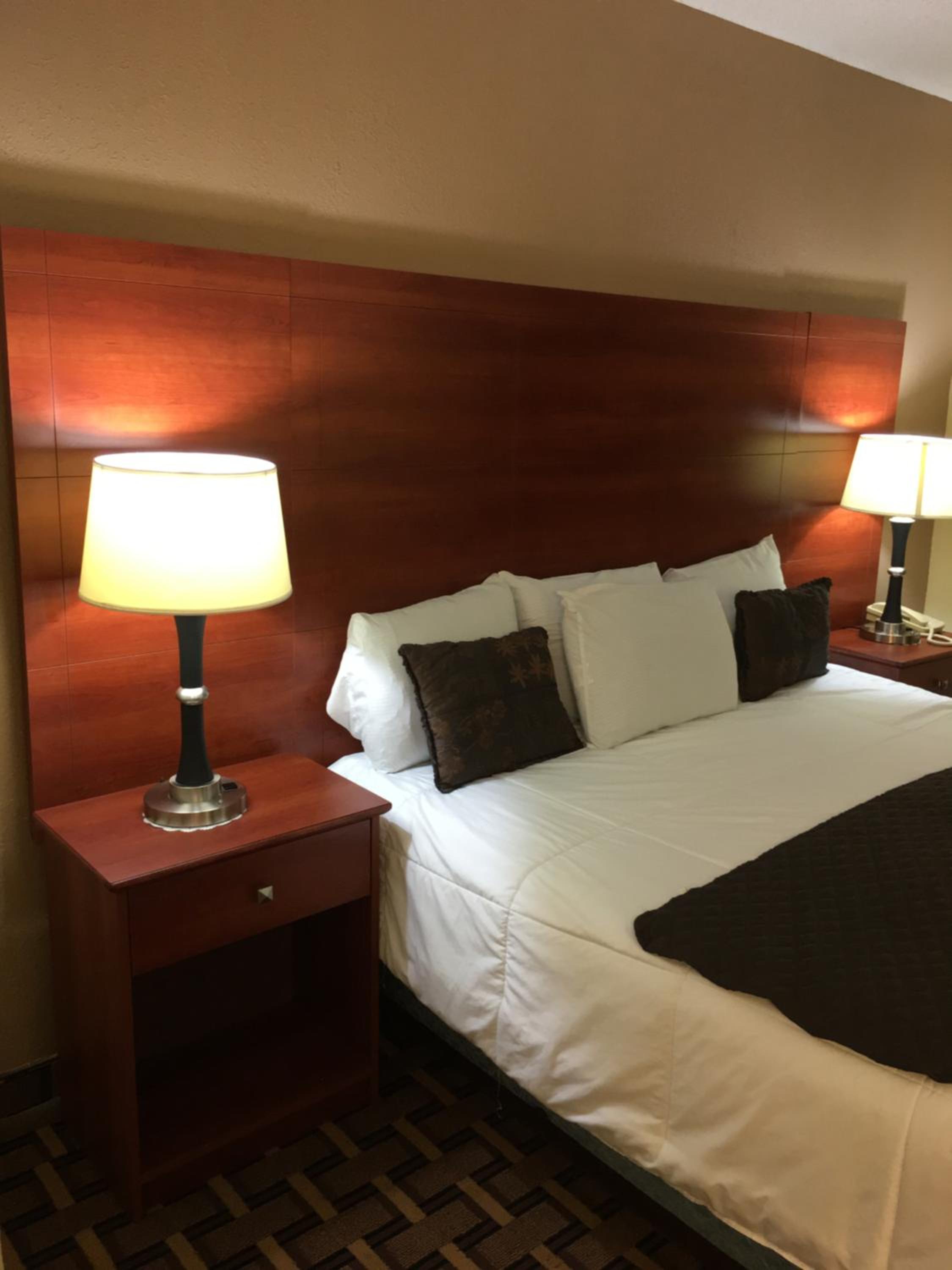 King Room - Non-Smoking - Photo 2