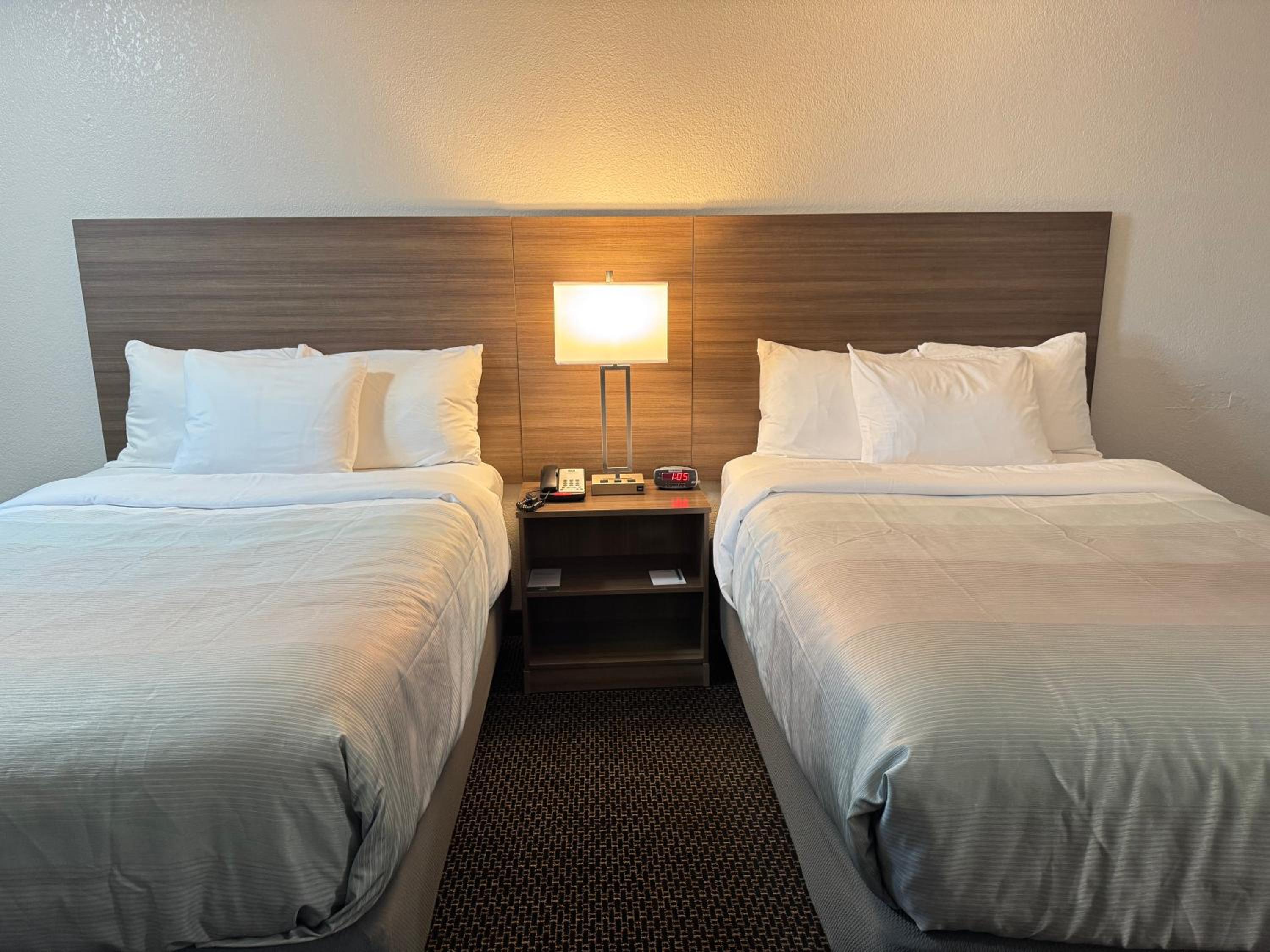 Quadruple Room - Non Smoking/Interior Hall photo 2