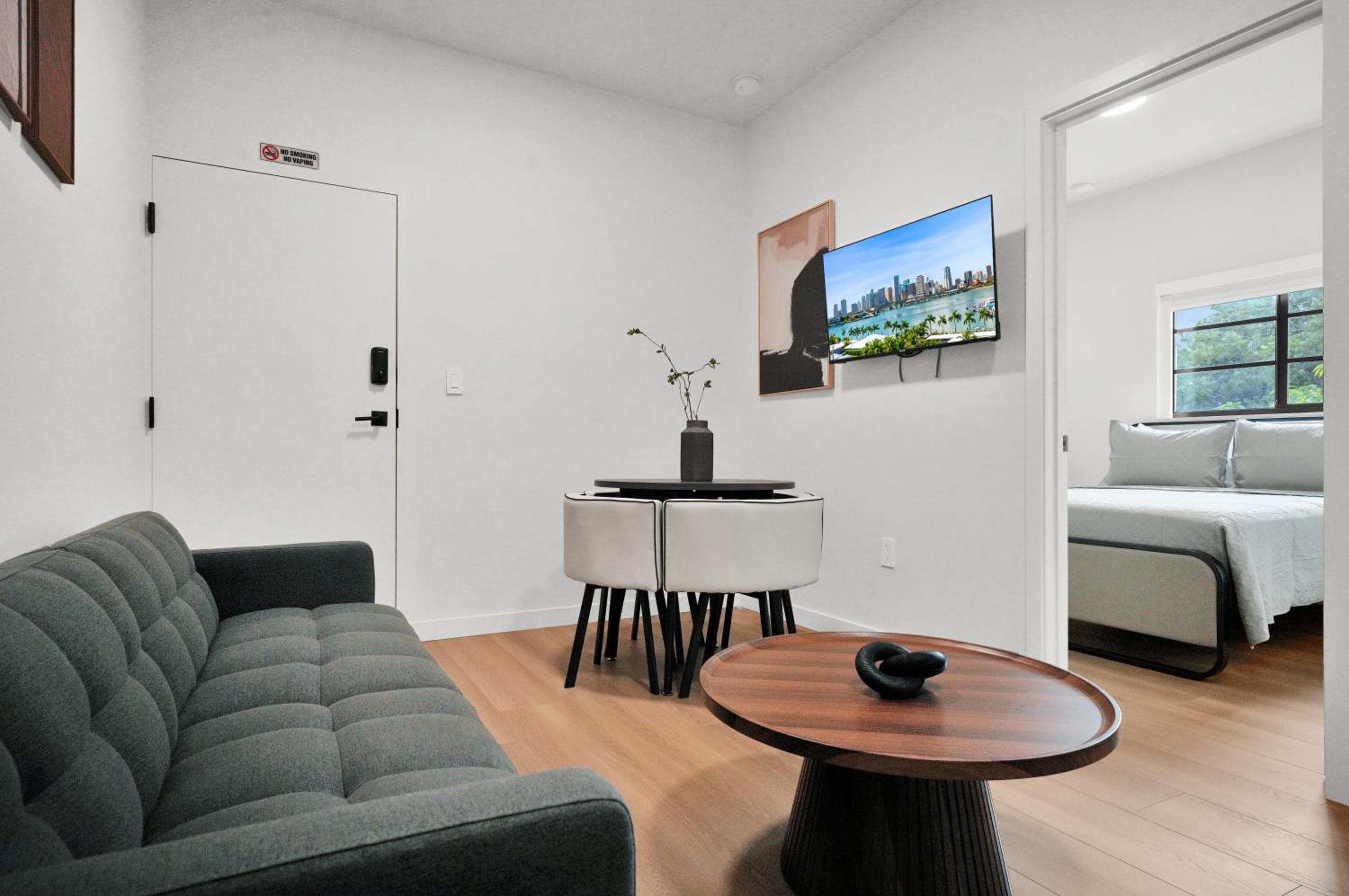 Three-Bedroom Apartment photo 2