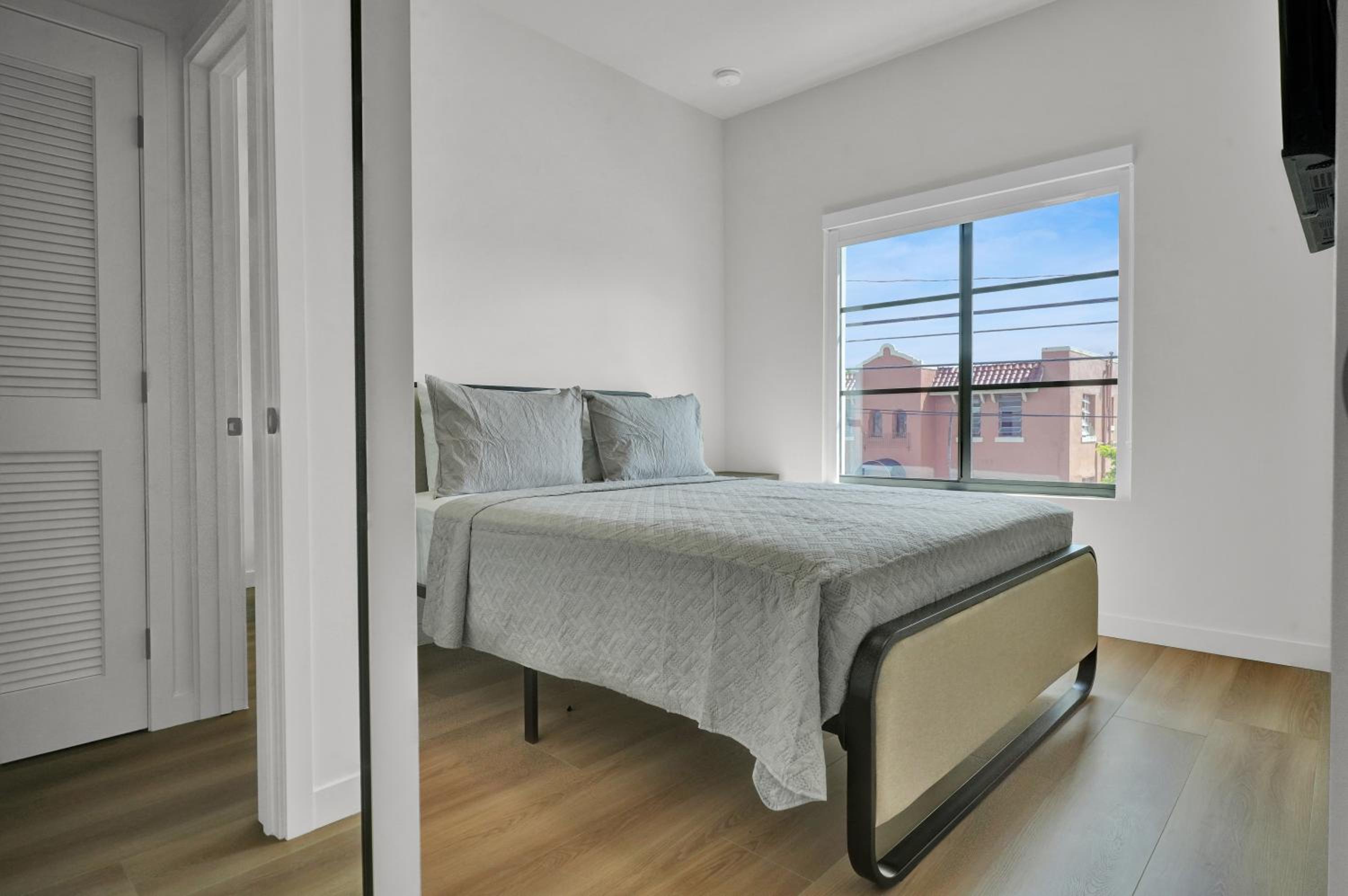 Three-Bedroom Apartment photo 2