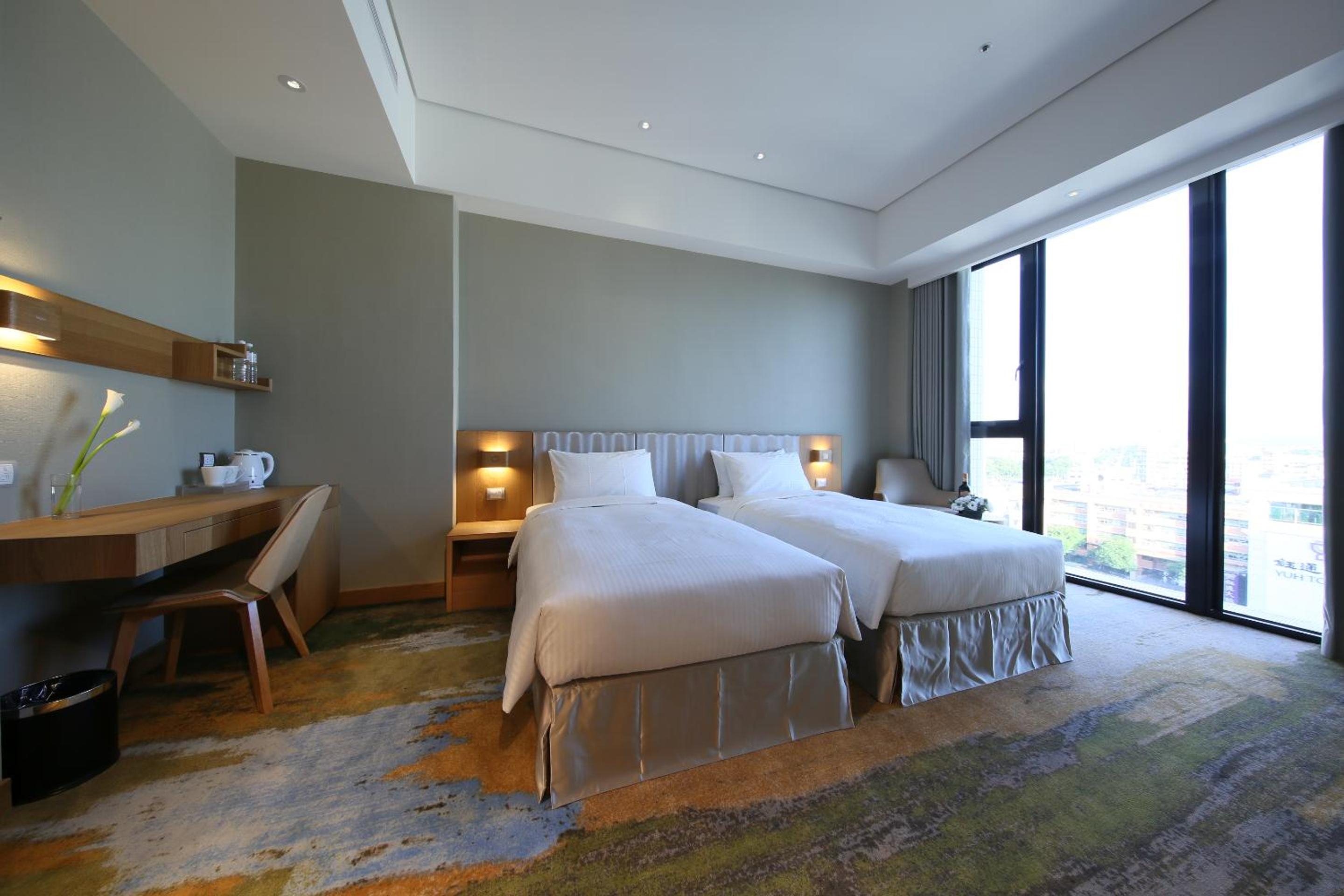 Twin Room with Bath photo 3