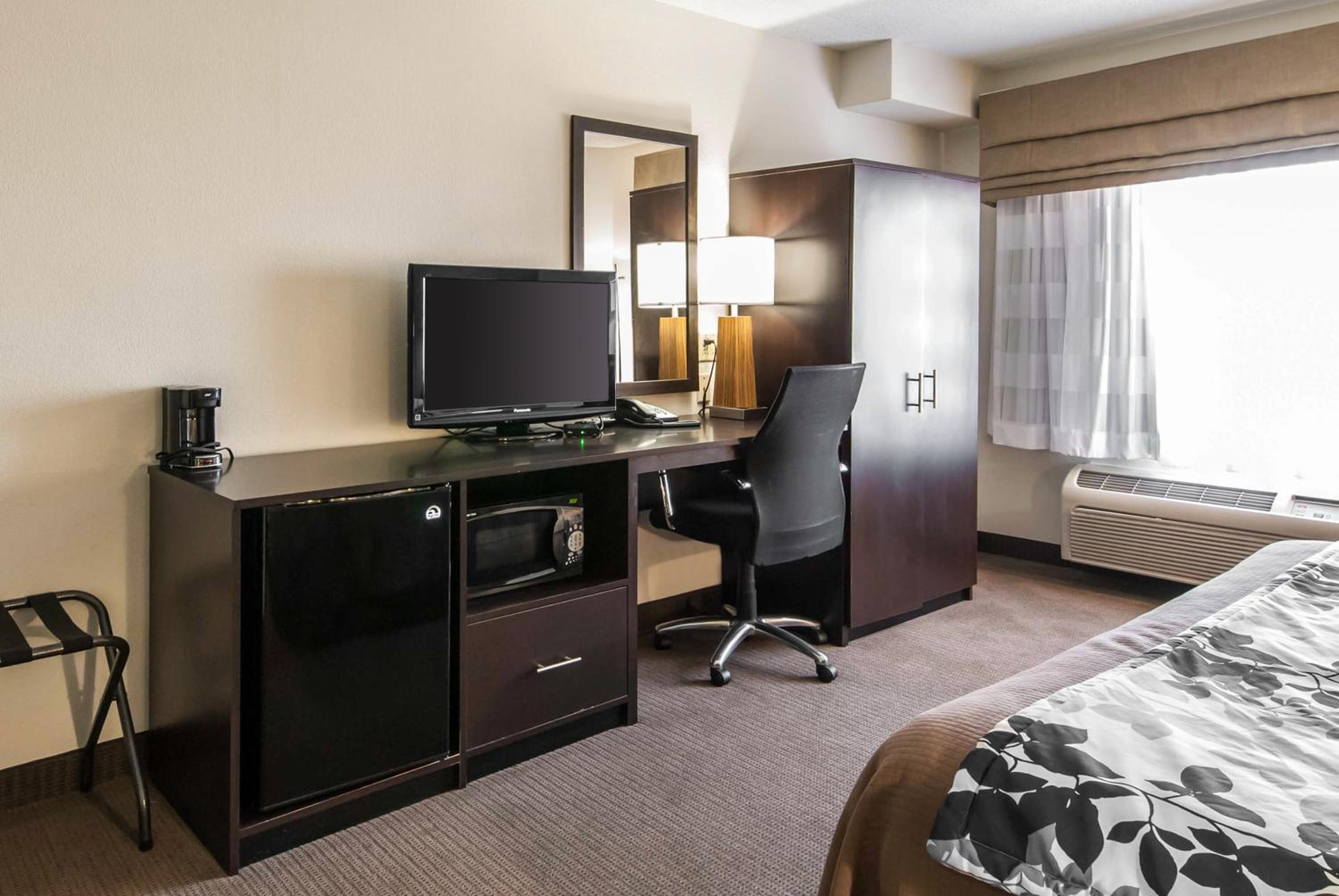 King Suite - Non-Smoking - Photo 1
