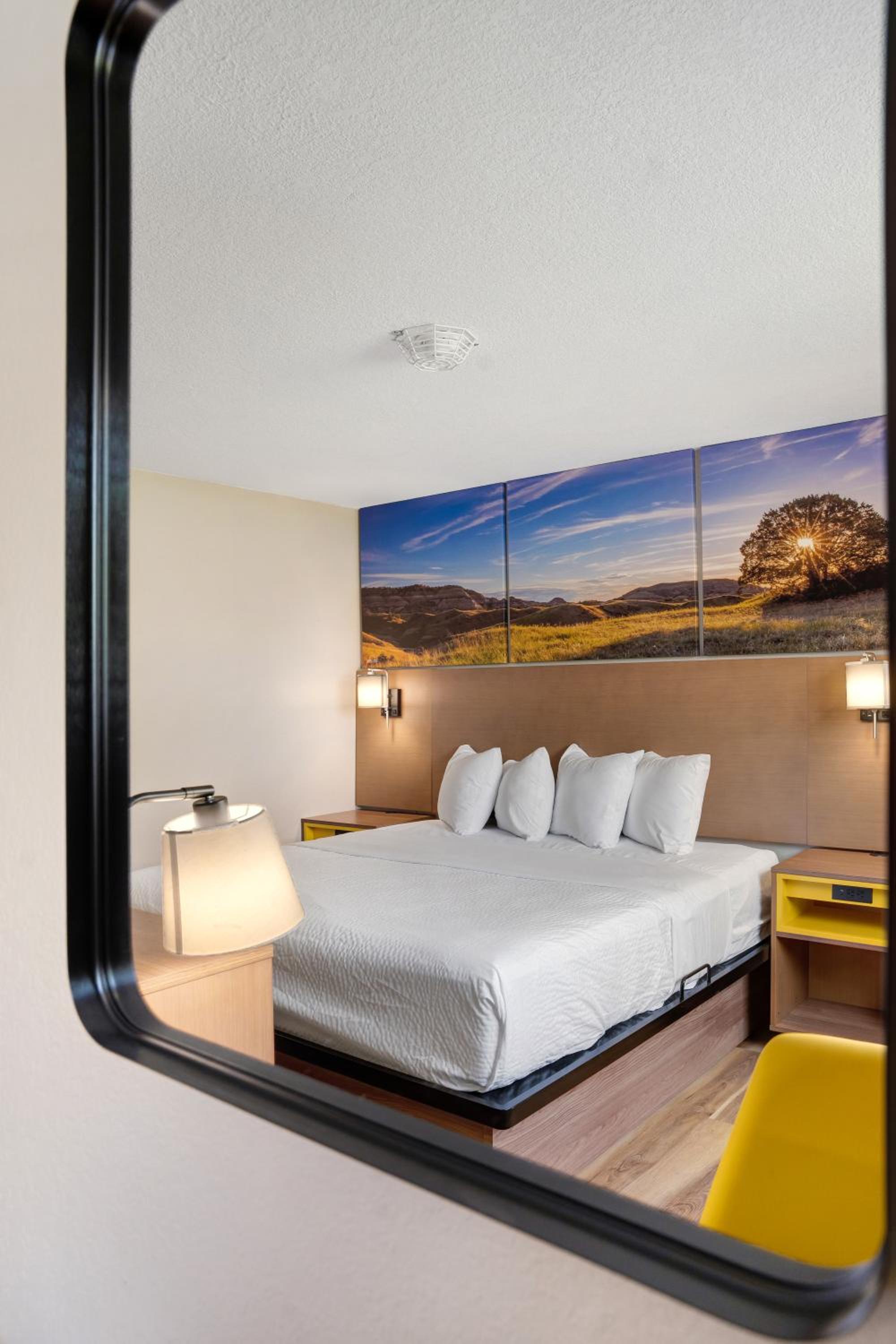Deluxe Queen Room - Non-Smoking - Photo 10