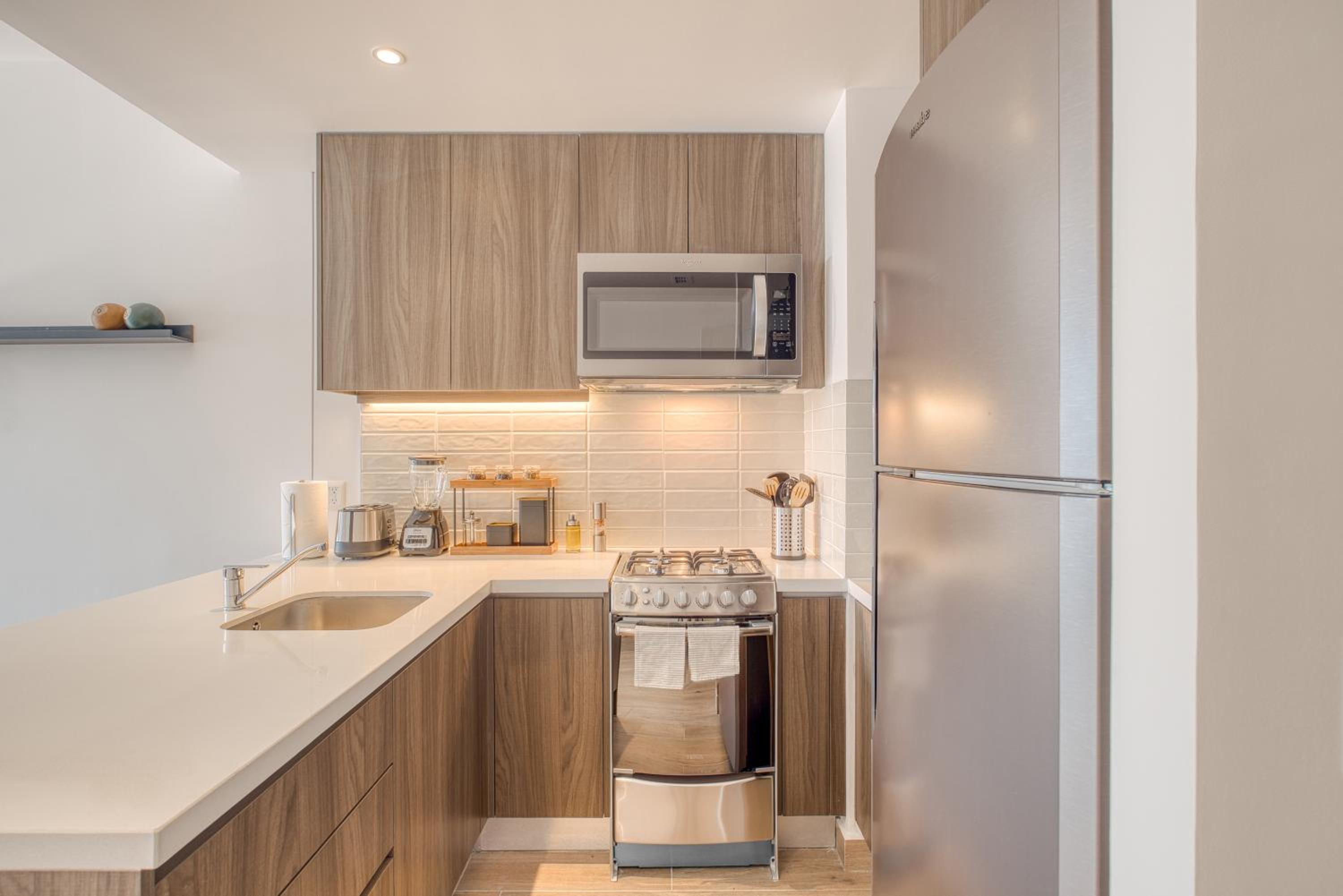 One-Bedroom Apartment with Balcony and City View photo 1