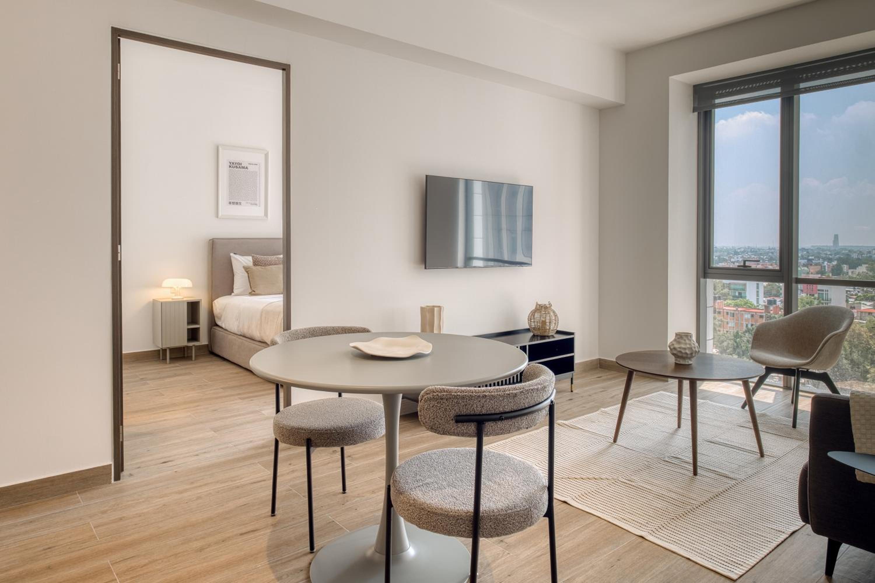 Family Two-Bedroom Apartment with View photo 3