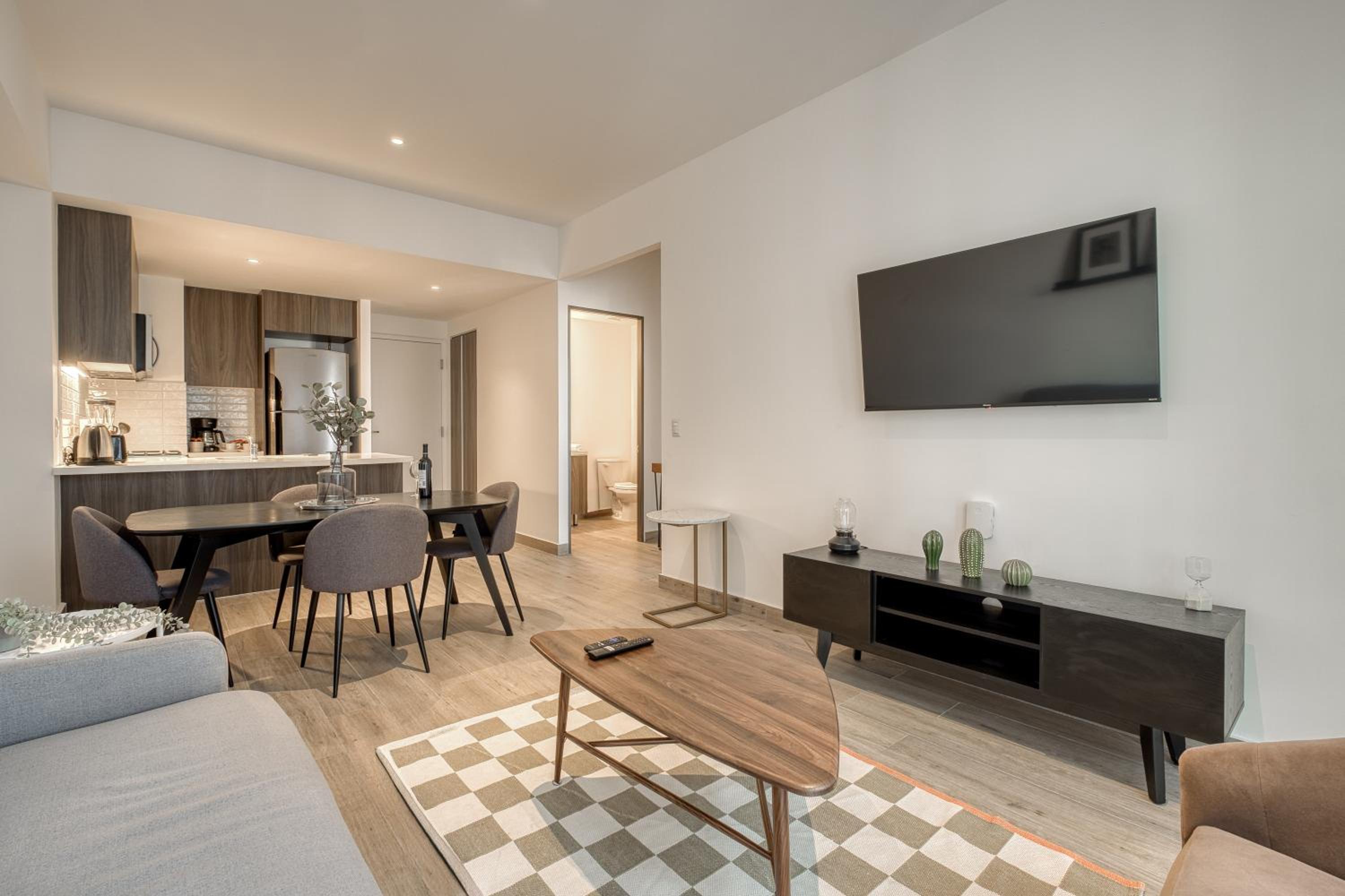 One-Bedroom Apartment with City View photo 2