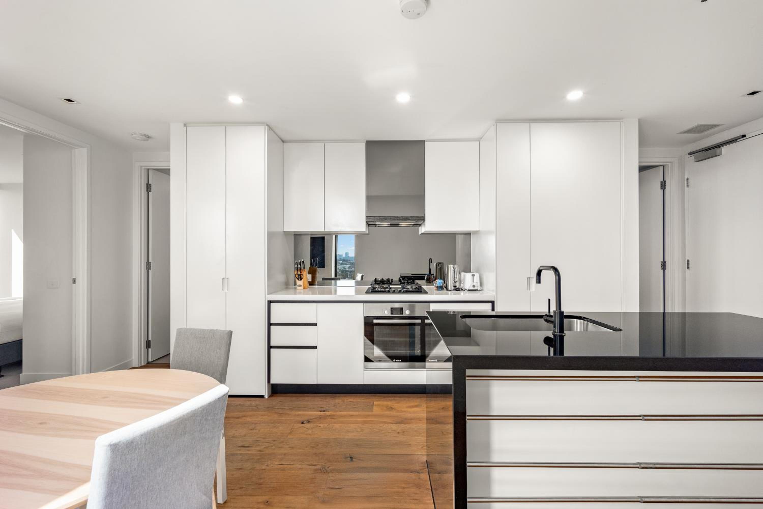 Two-Bedroom Apartment with Two King Beds and Full Kitchen