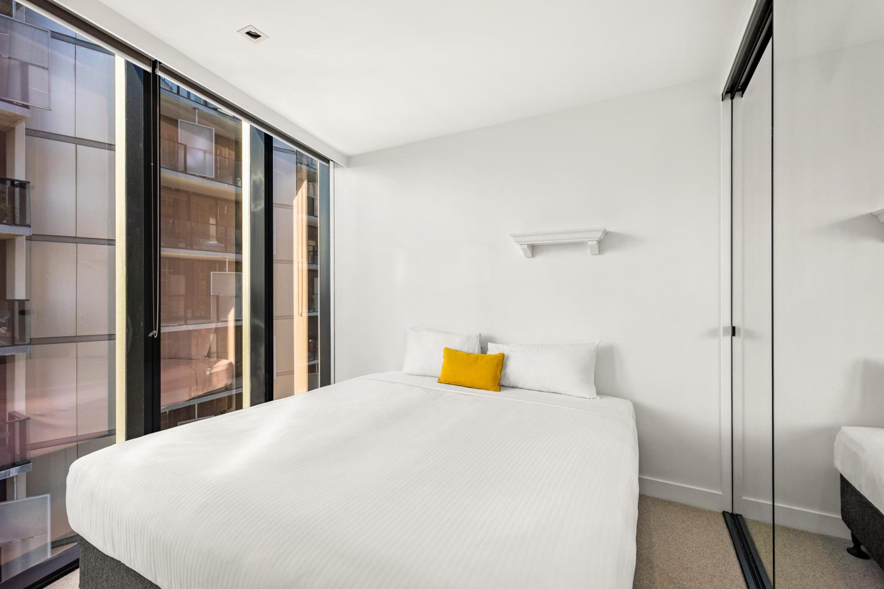 Two-Bedroom Apartment with Two King Beds and Full Kitchen thumbnail 5