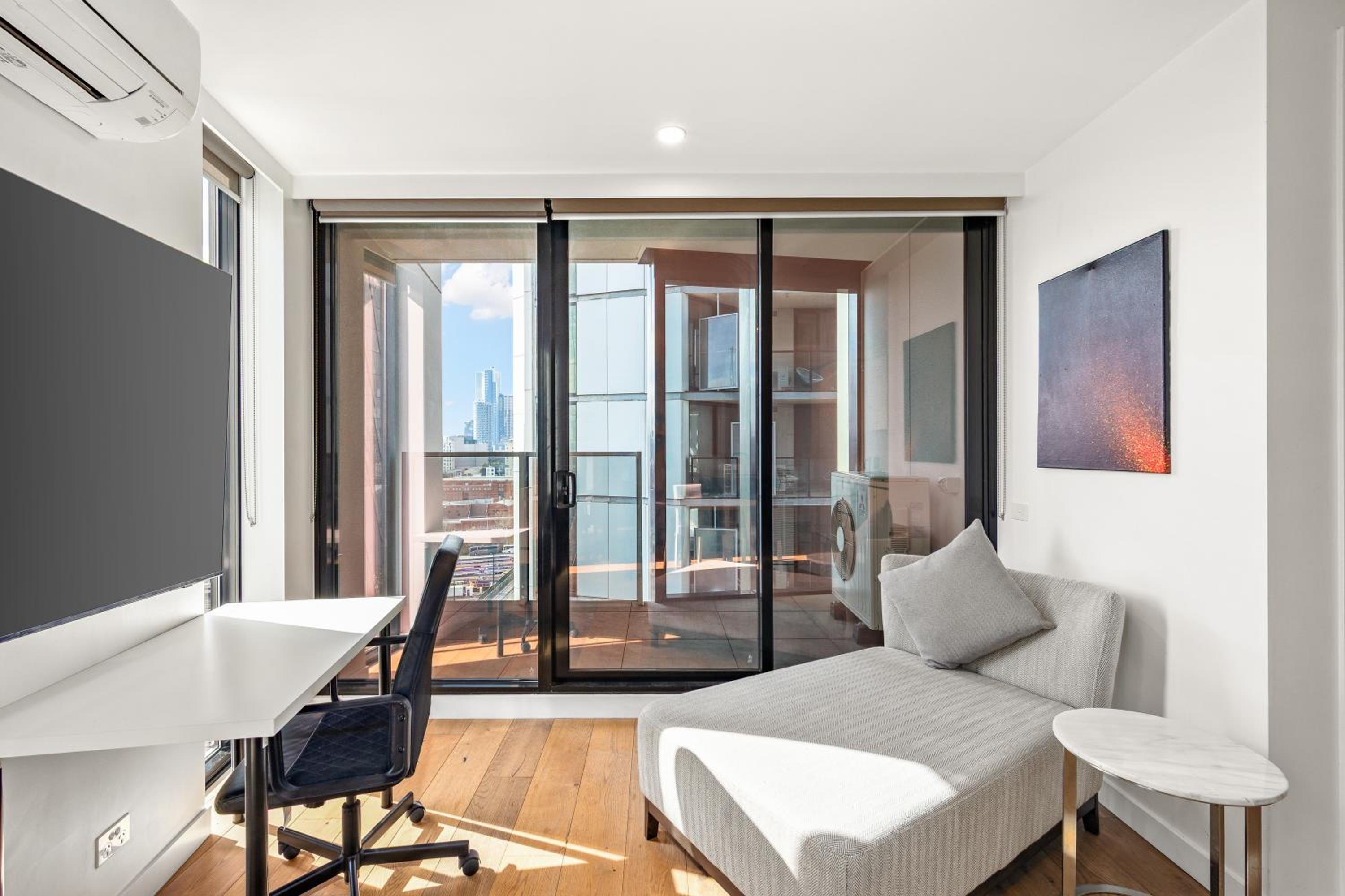 Two-Bedroom Apartment with Two King Beds and Full Kitchen