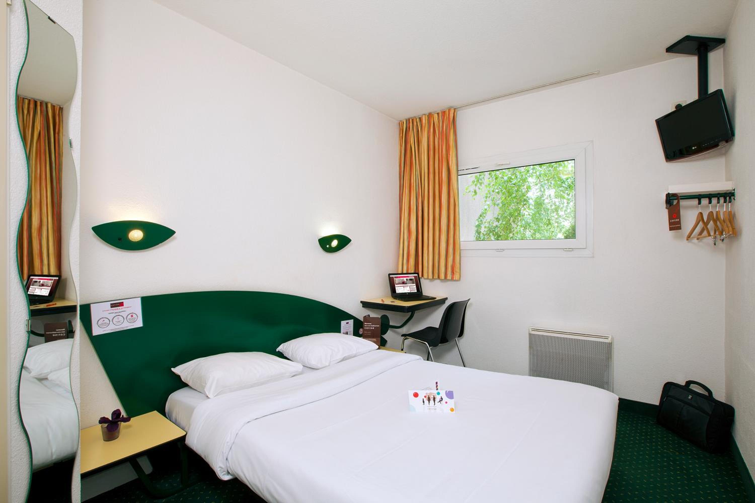 Double Room - Photo 10