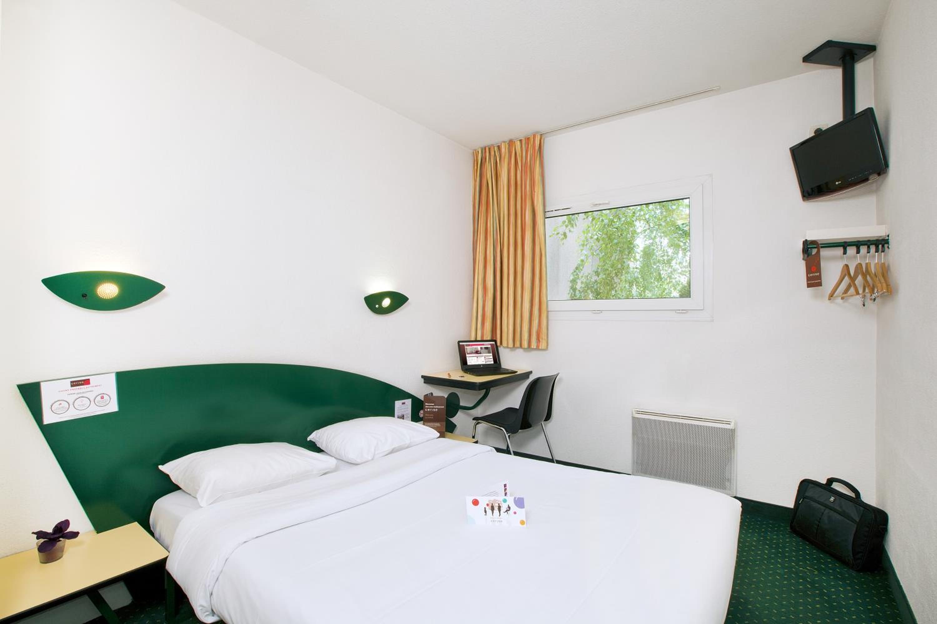 Double Room - Photo 11
