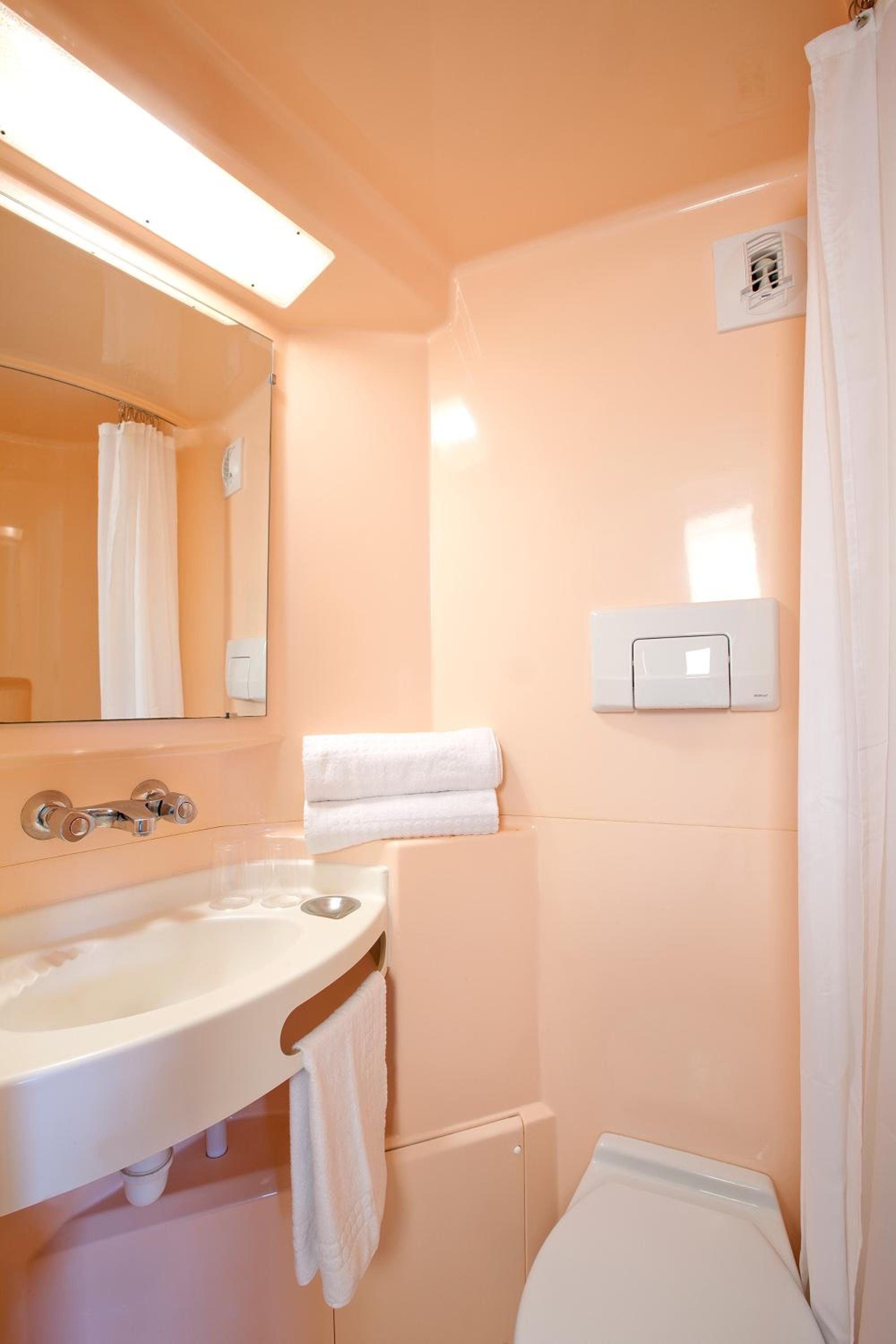 Double Room - Photo 24