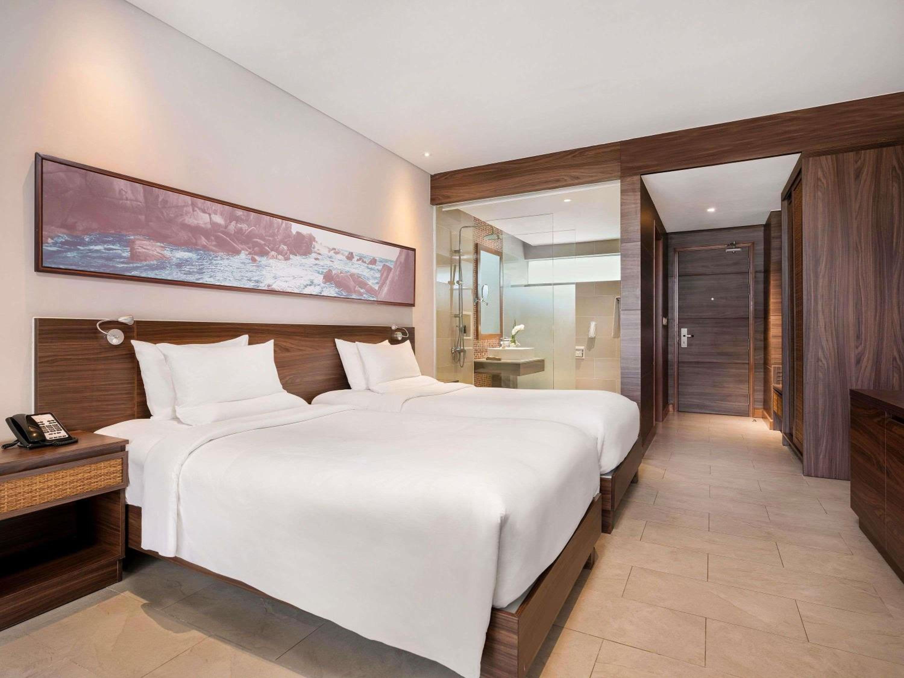 Superior Twin Room with Pool View photo 3