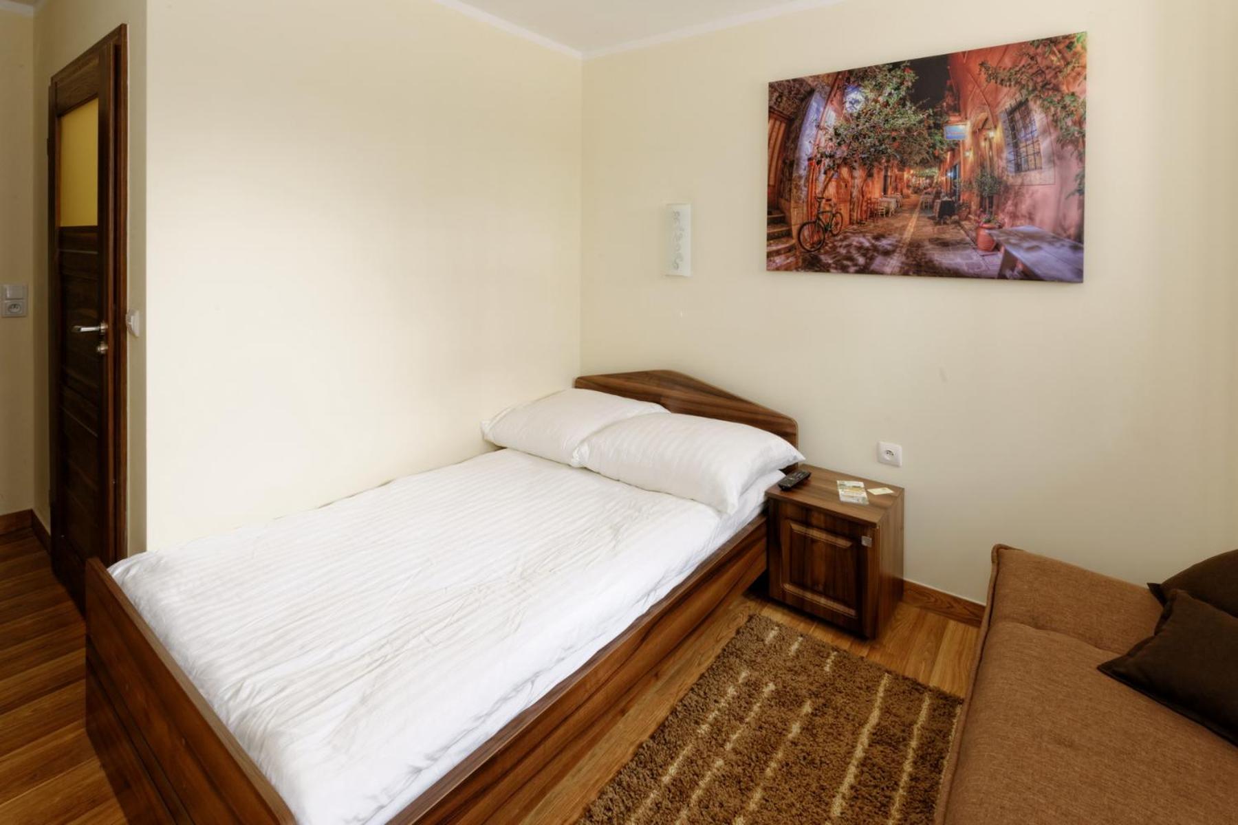 Double Room - Photo 2
