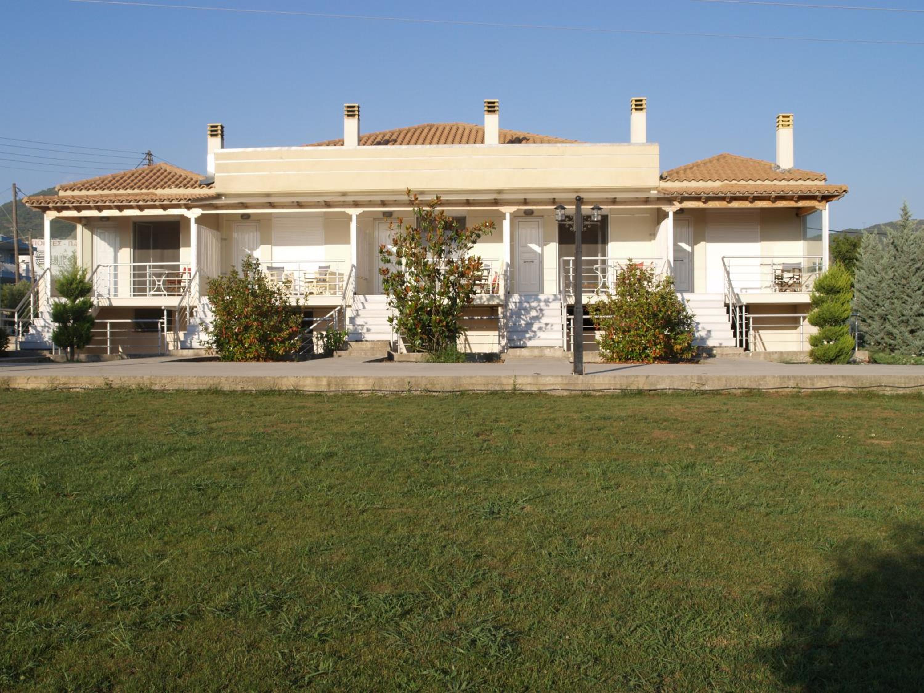 Apartment with Balcony - Photo 10