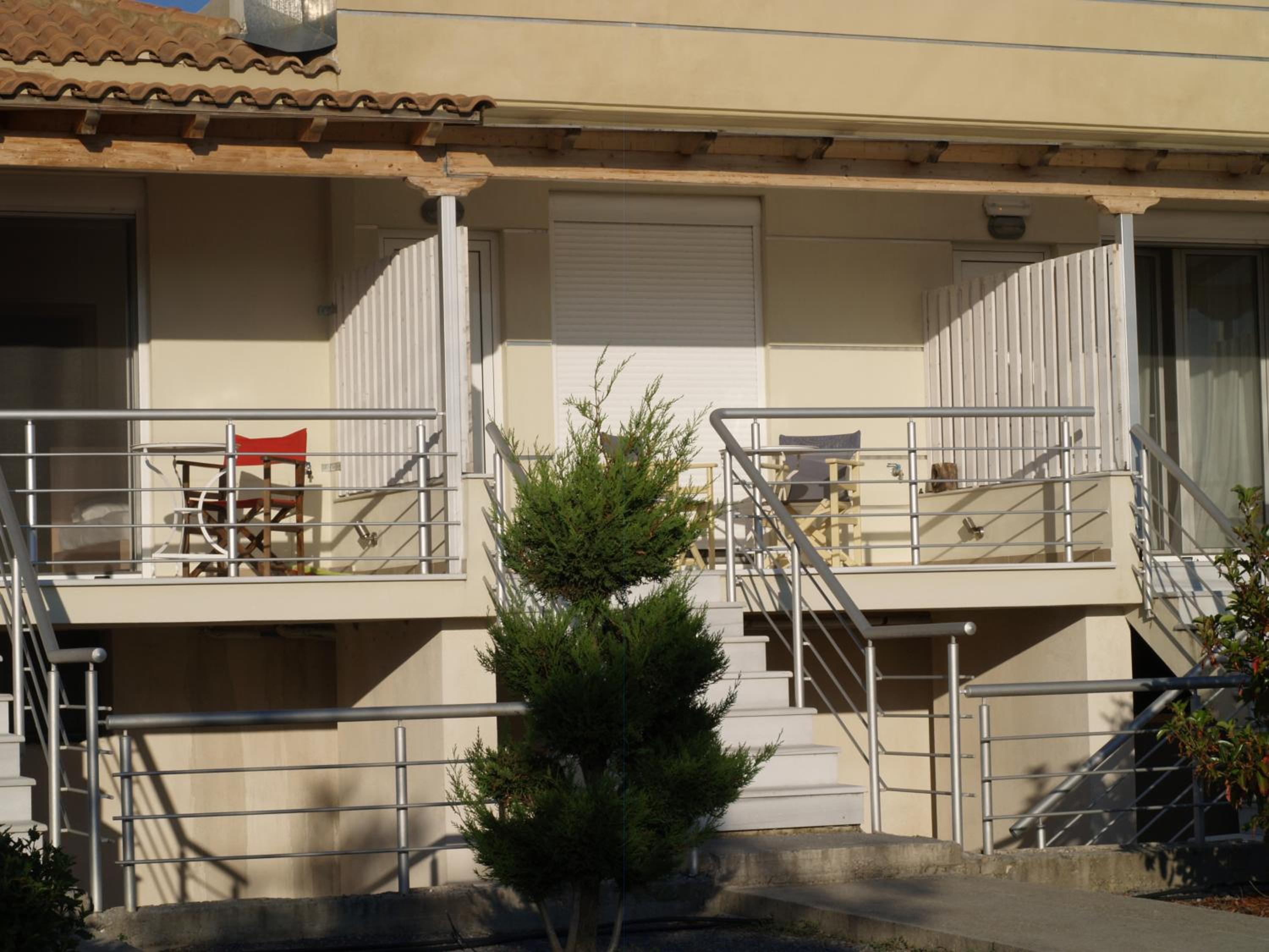 Apartment with Balcony - Photo 9