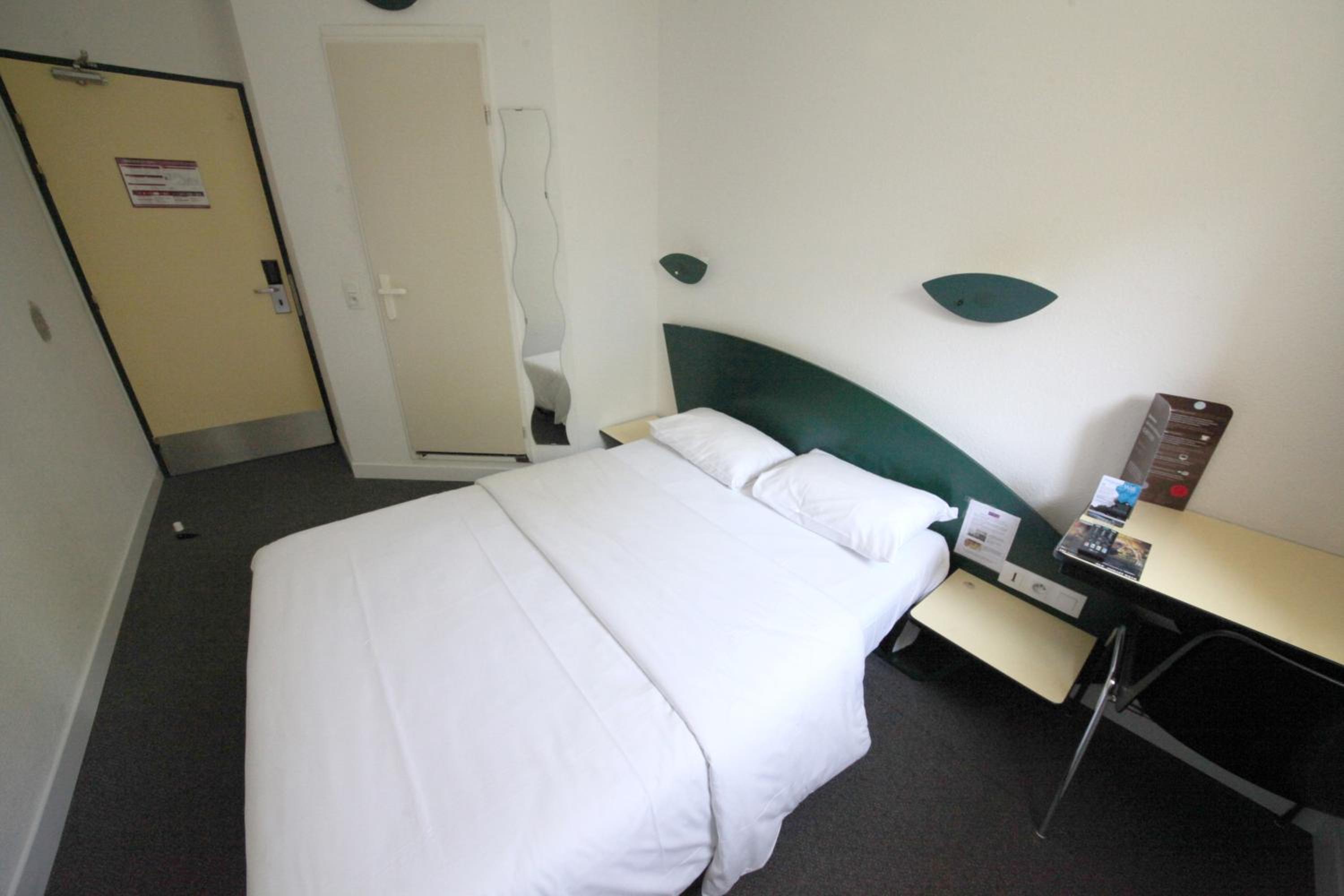 Double Room - Photo 8