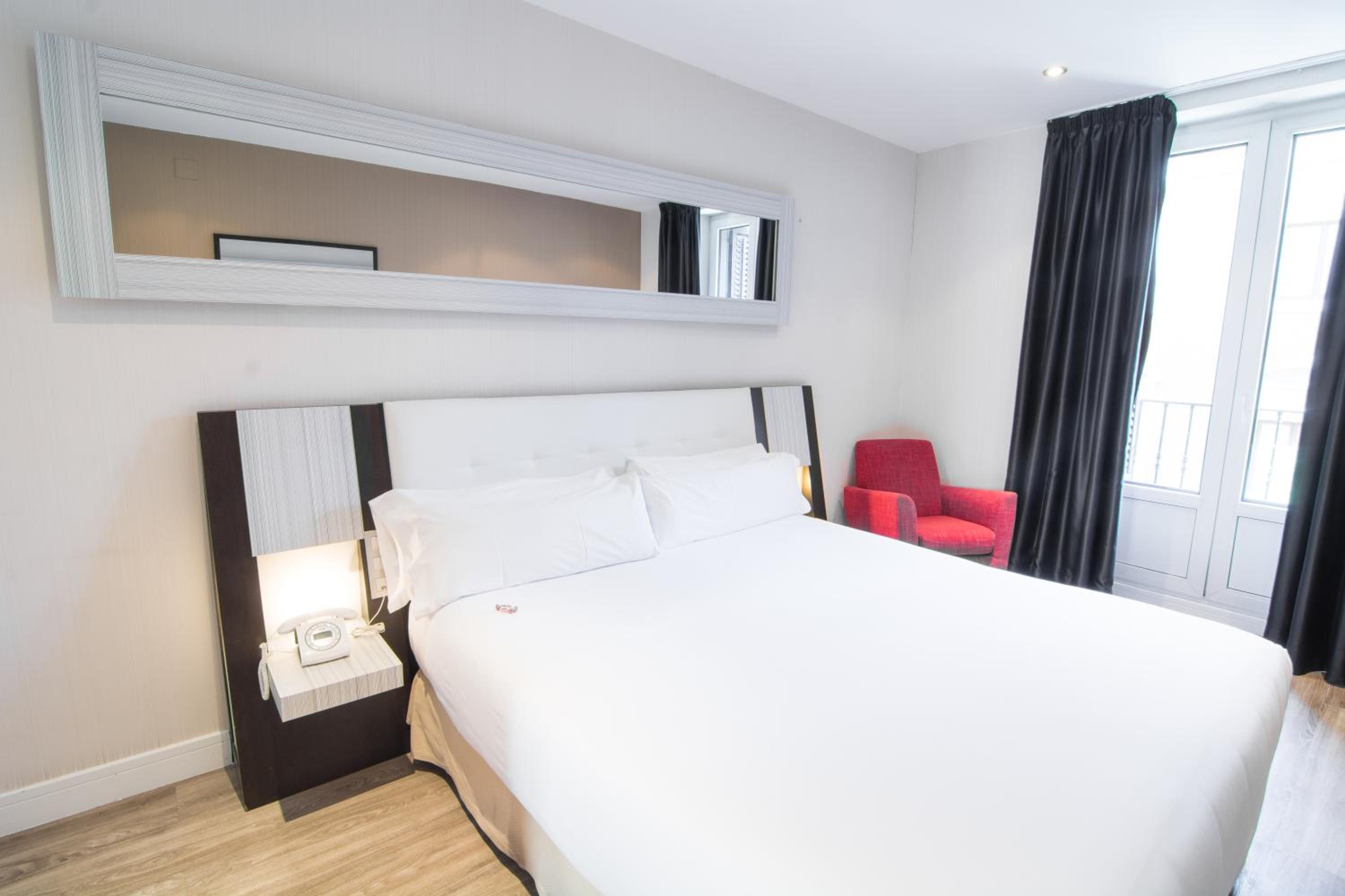 Double or Twin Room (1-2 Adults) photo 3