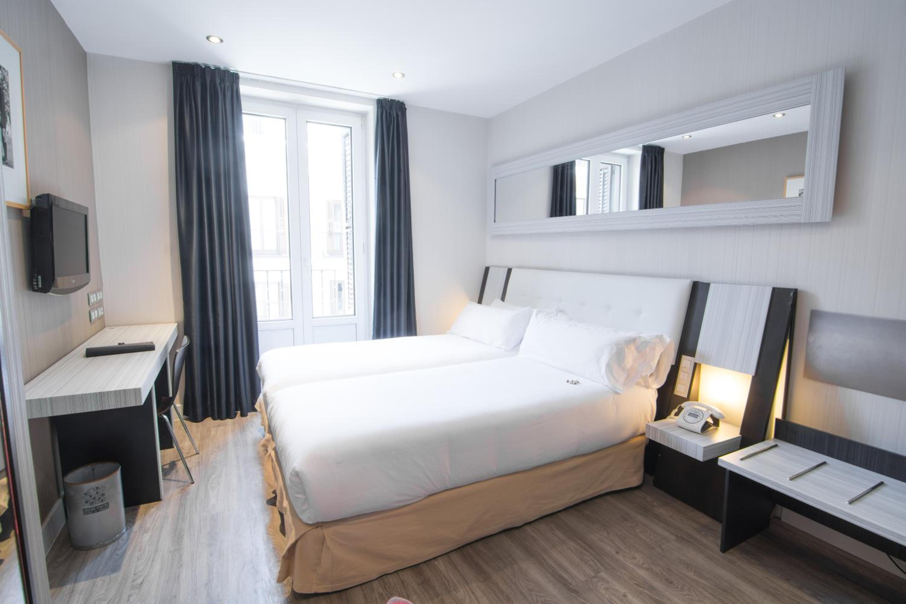 Double or Twin Room (1-2 Adults) photo 2