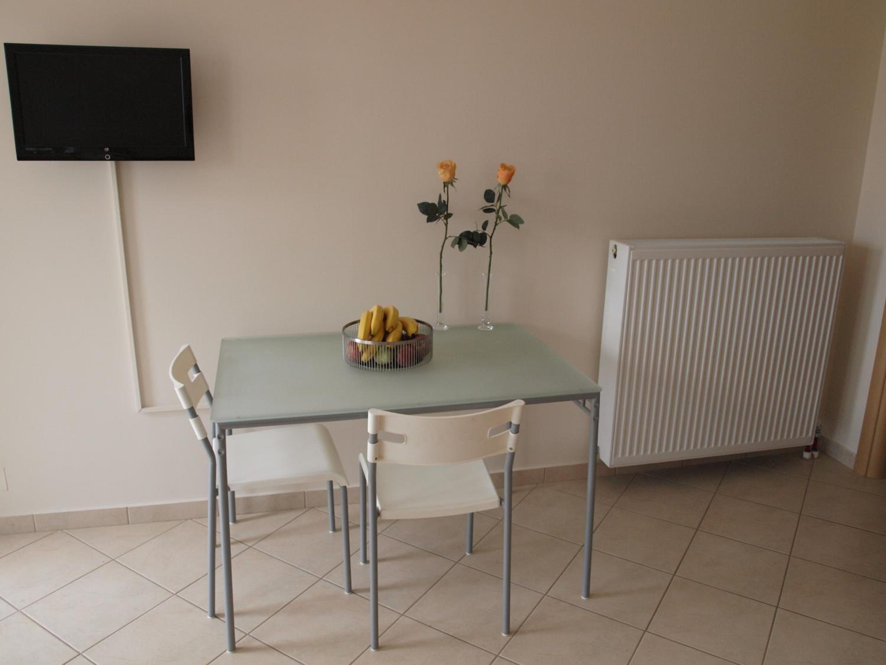 Apartment with Balcony - Photo 8