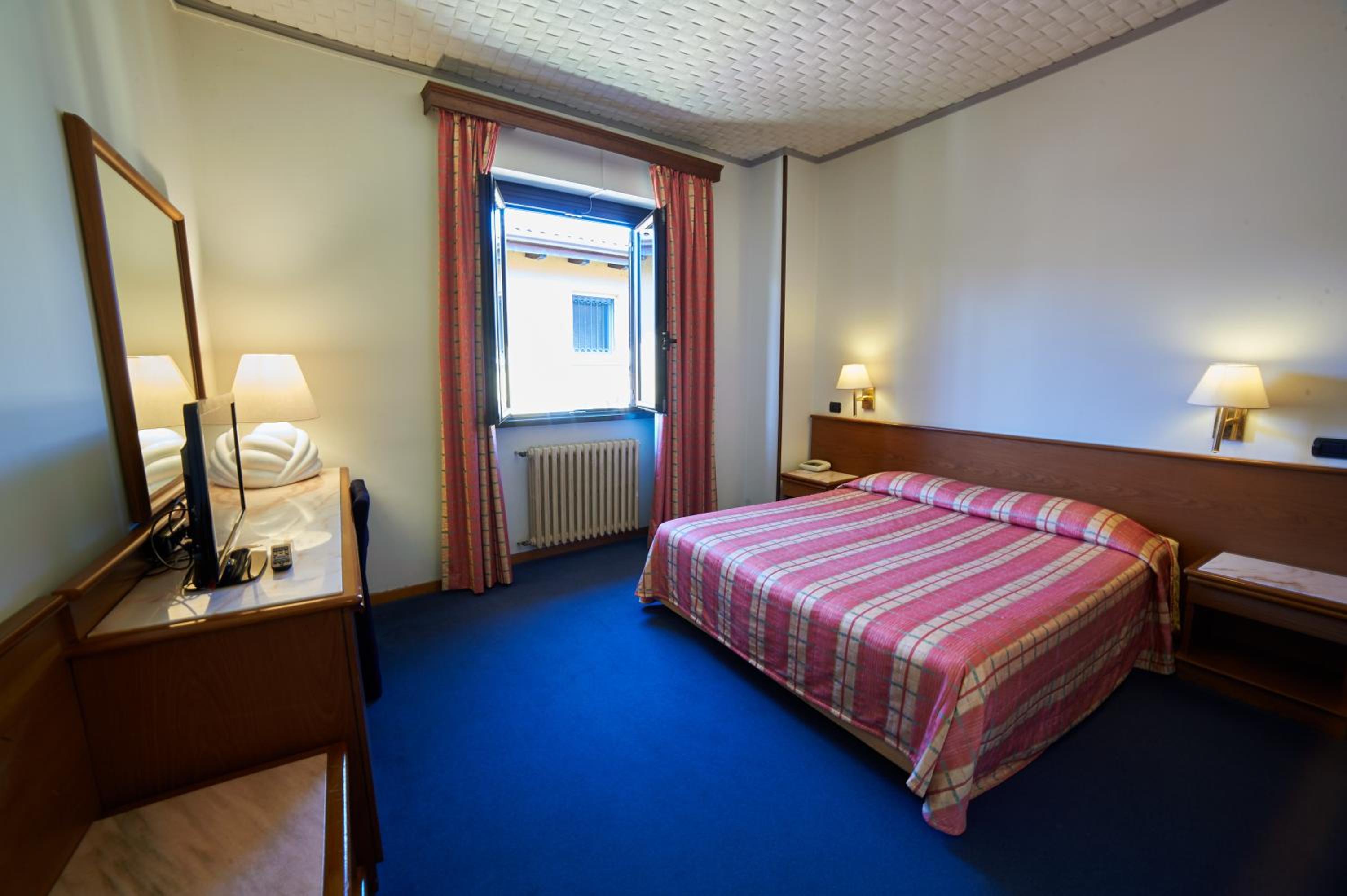 Standard Double Room - Photo 3