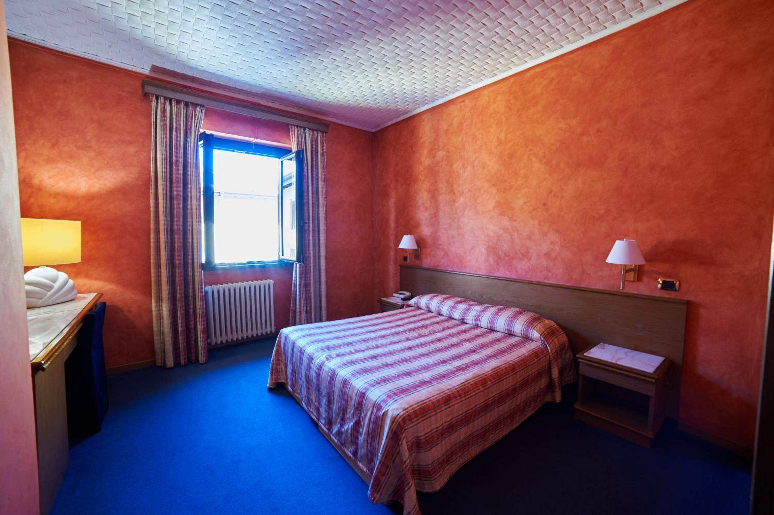 Standard Double Room - Photo 4