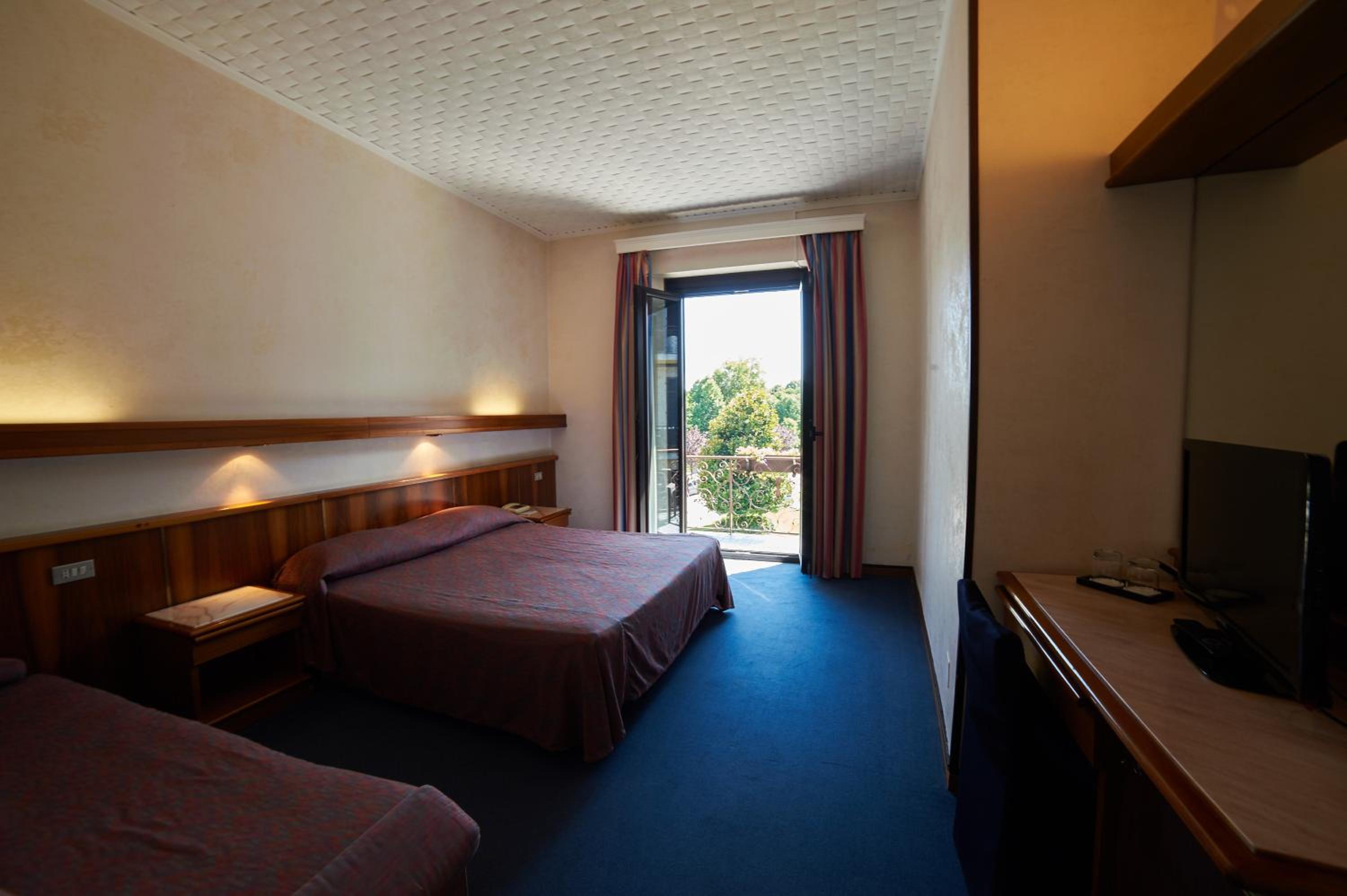 Standard Double Room - Photo 2