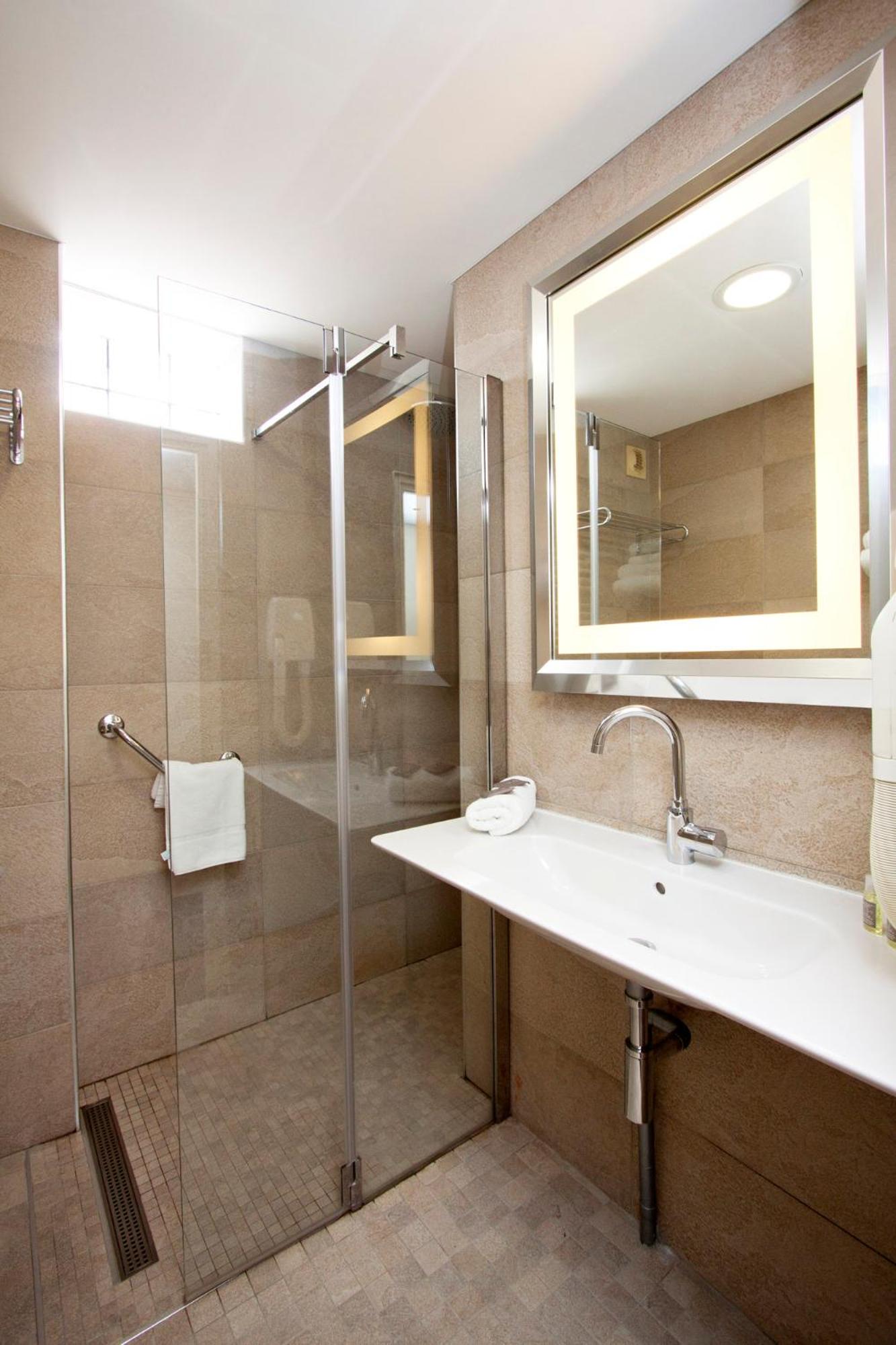 Double Room - Photo 19