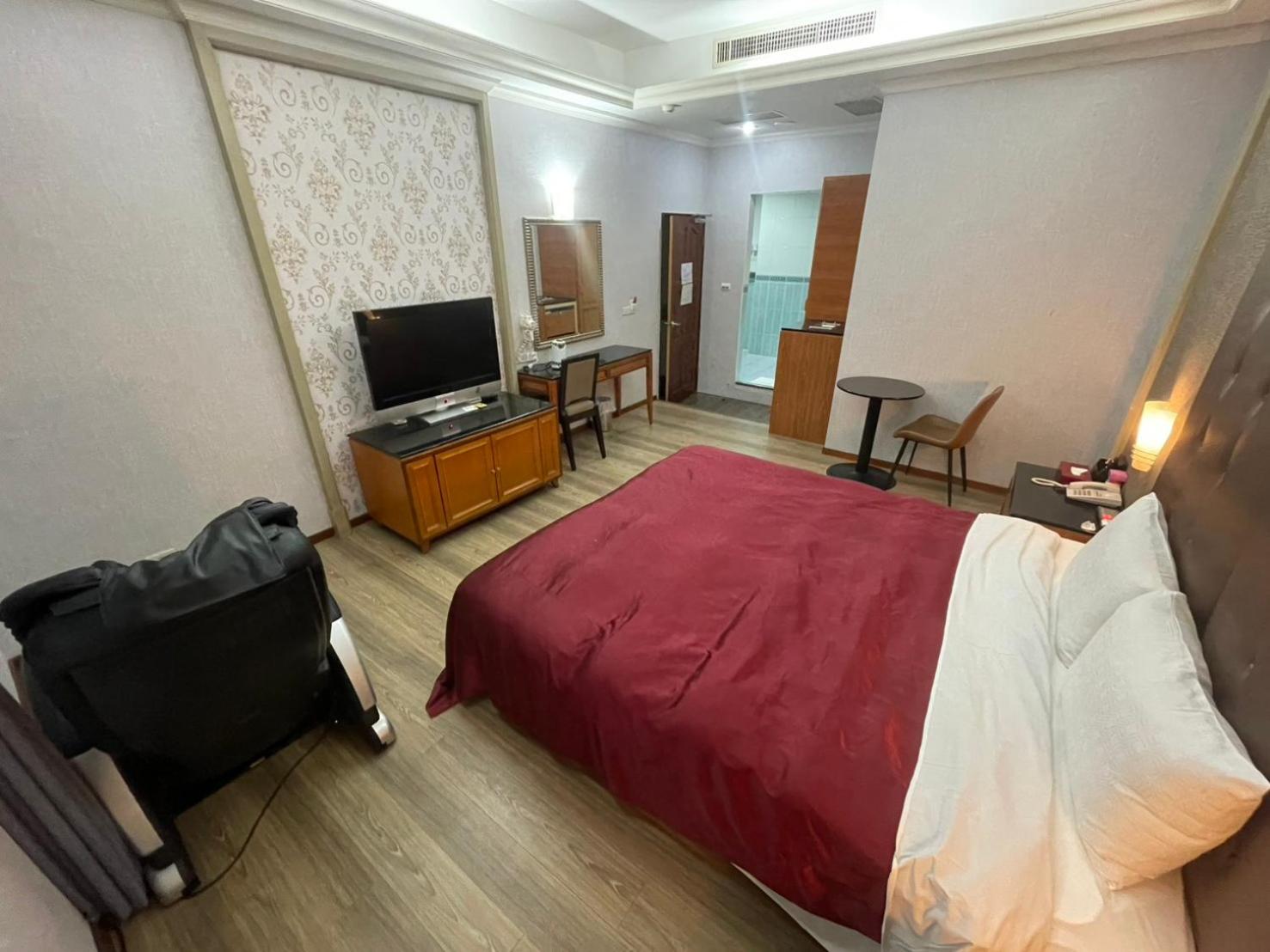 Deluxe Suite with Spa Bath