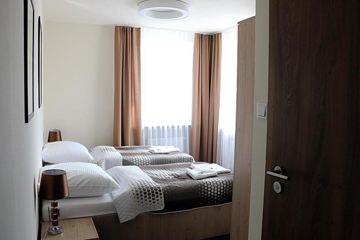 Twin Room with Bathroom photo 2