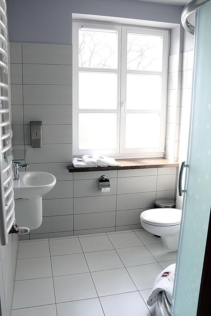 Single Room with Bathroom photo 2