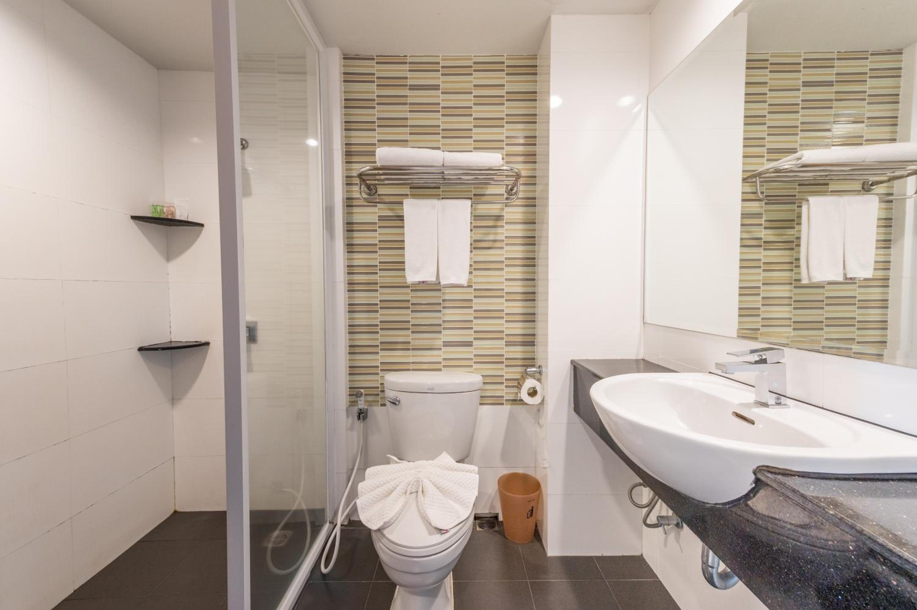 Deluxe Double or Twin Room with Pool Access