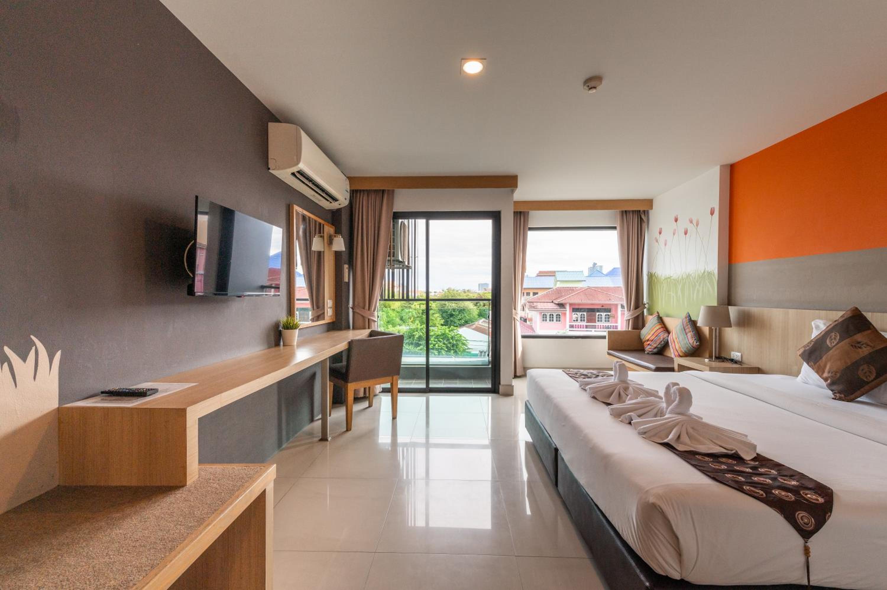 Deluxe King Room photo 2