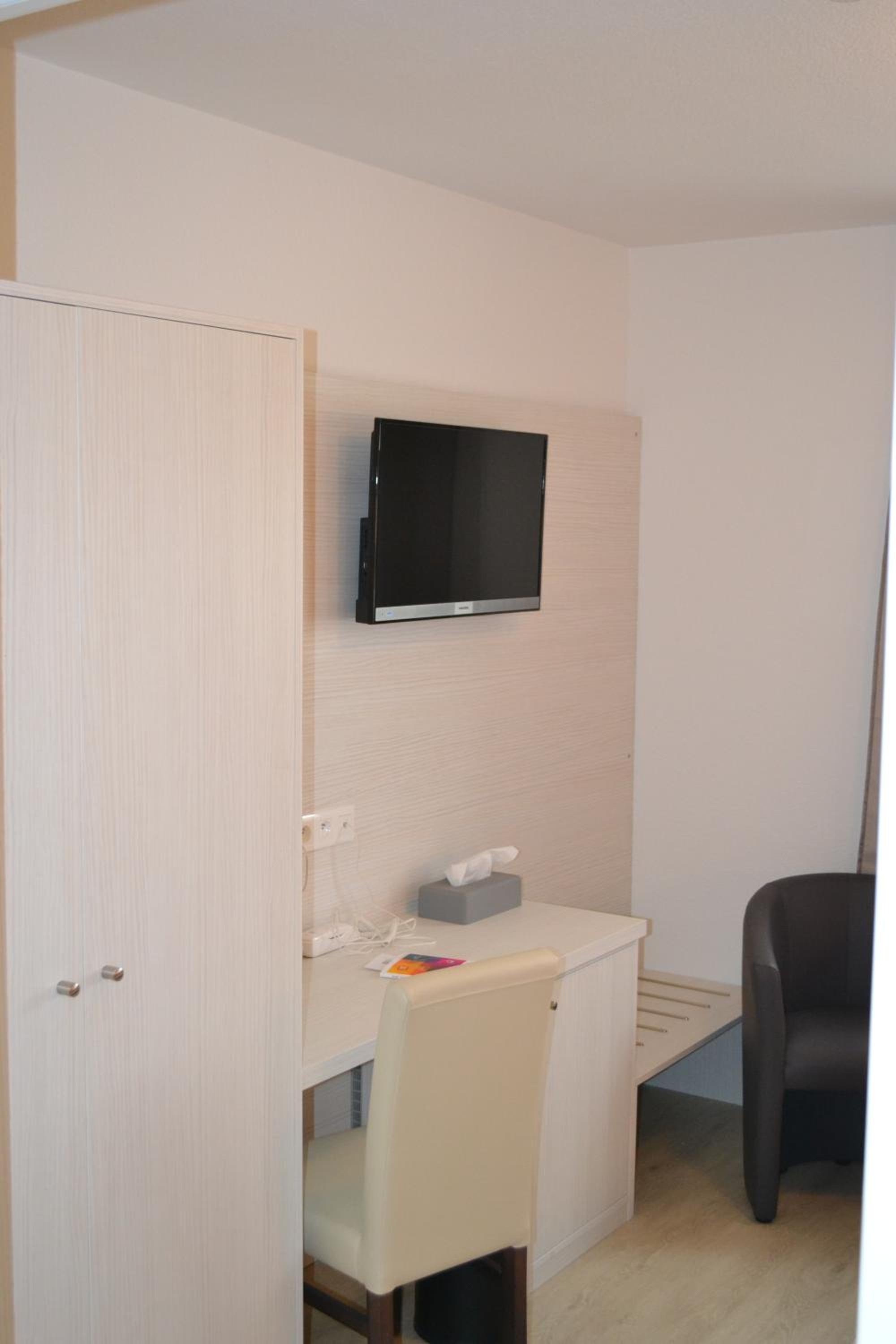 Comfort Double Room - Disability Access photo 3