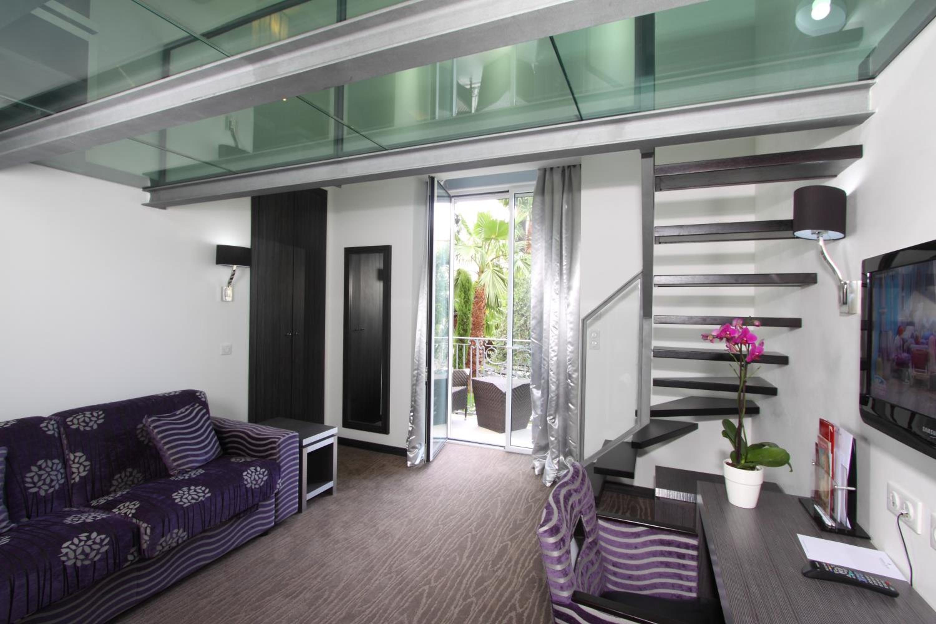 Duplex Suite - Photo 1