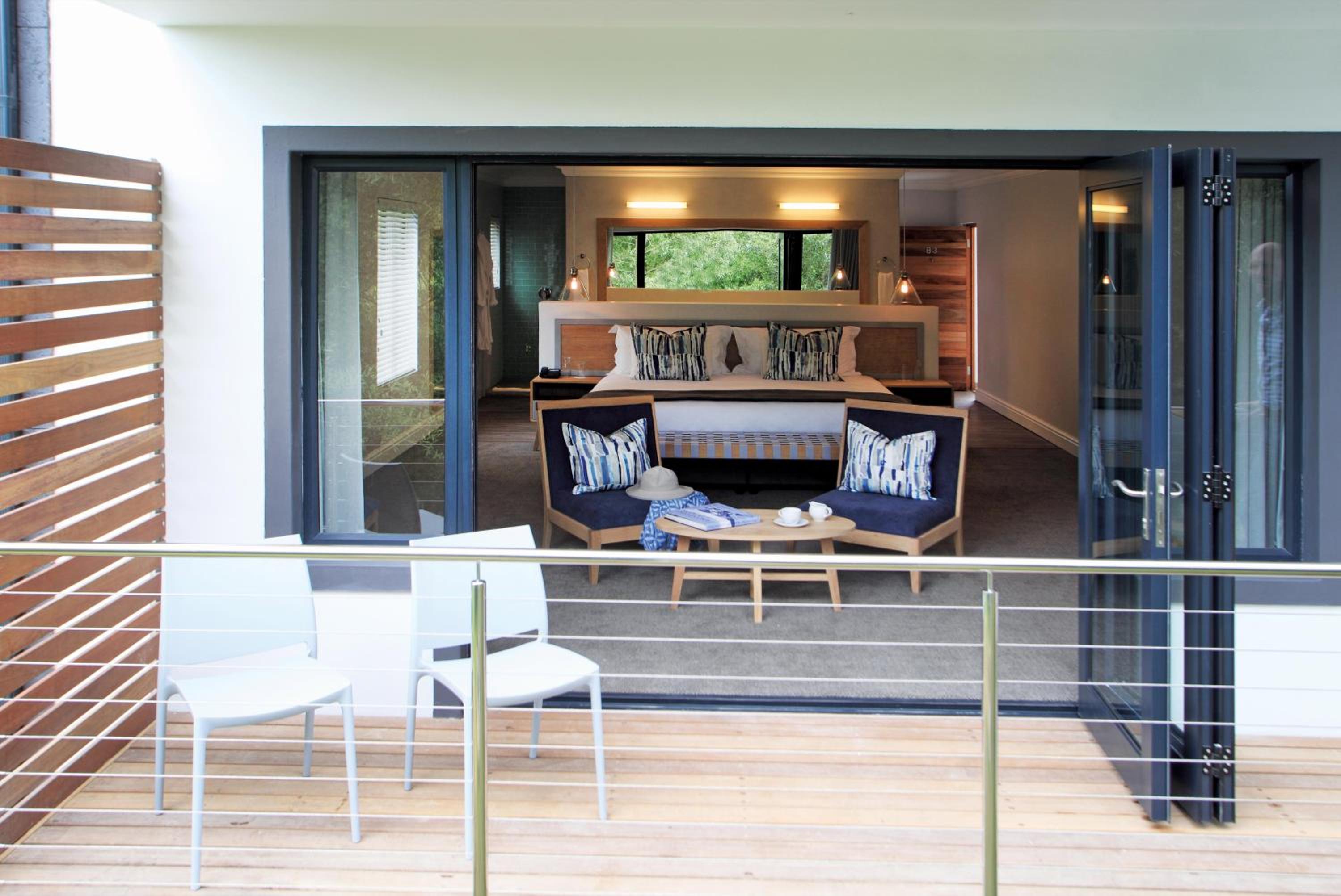 Superior Double or Twin Suite with Balcony - Photo 18