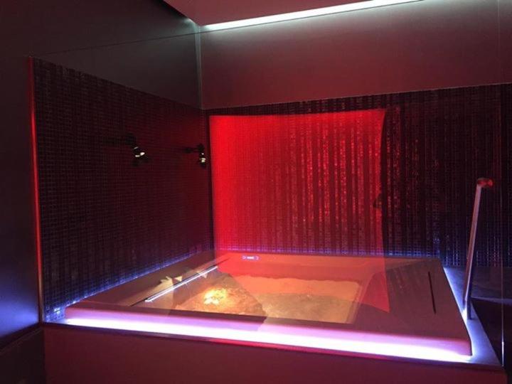King Room with Spa Bath - Photo 2