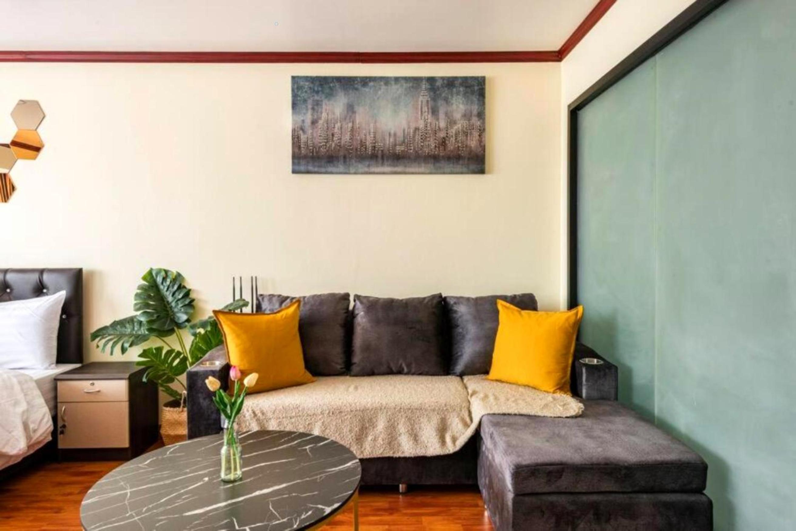One-Bedroom Apartment photo 1