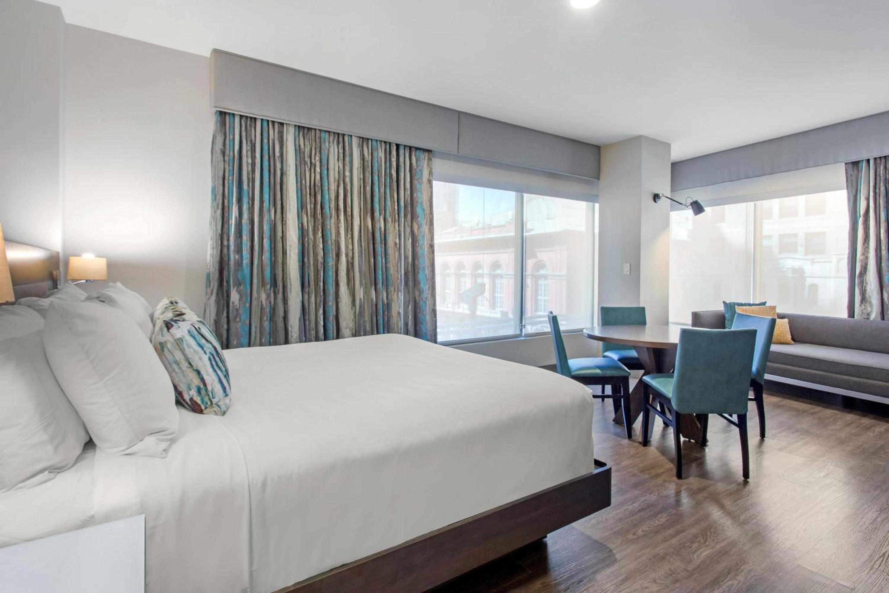 King Room with City View - Non Smoking