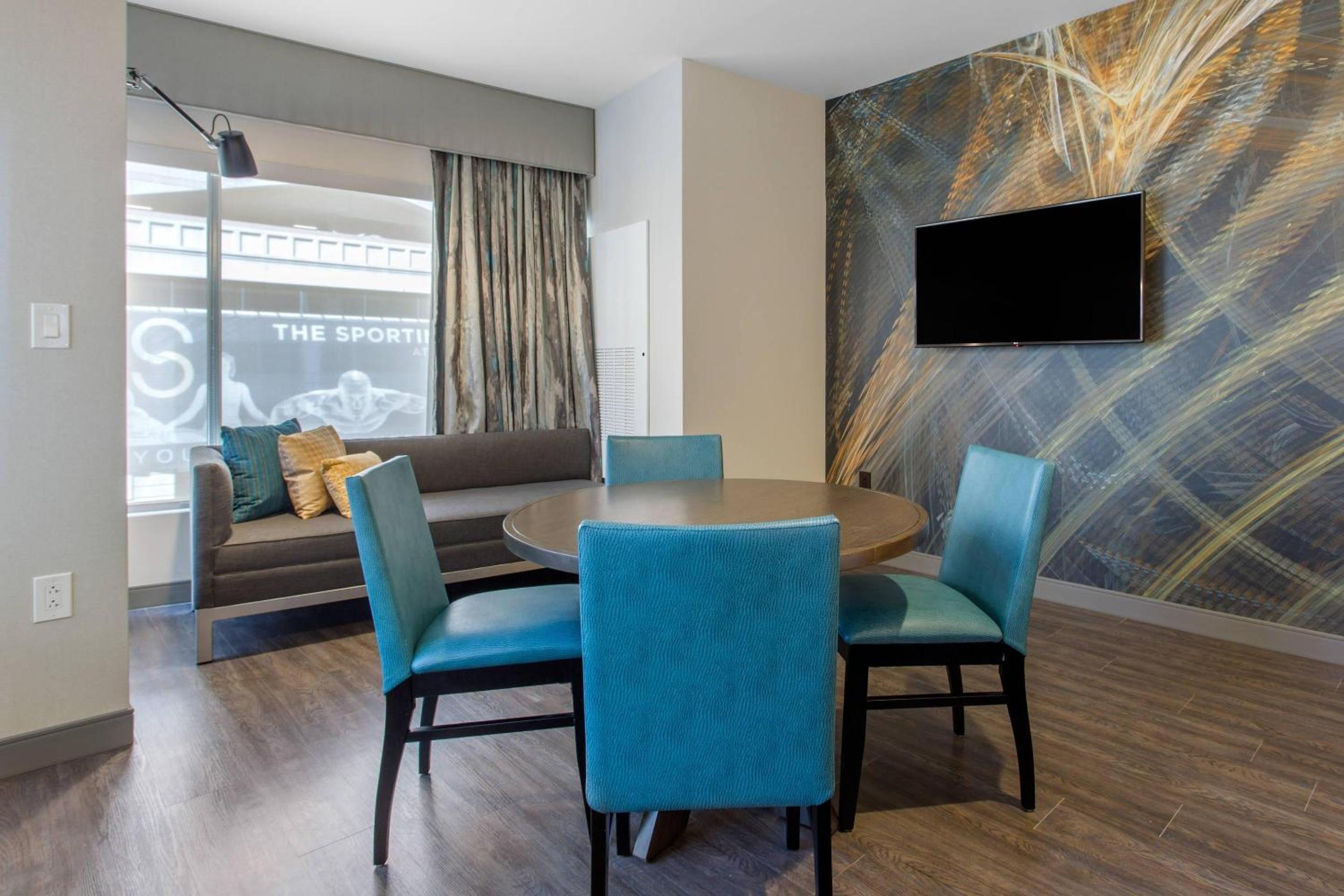 King Room with City View - Non Smoking photo 2
