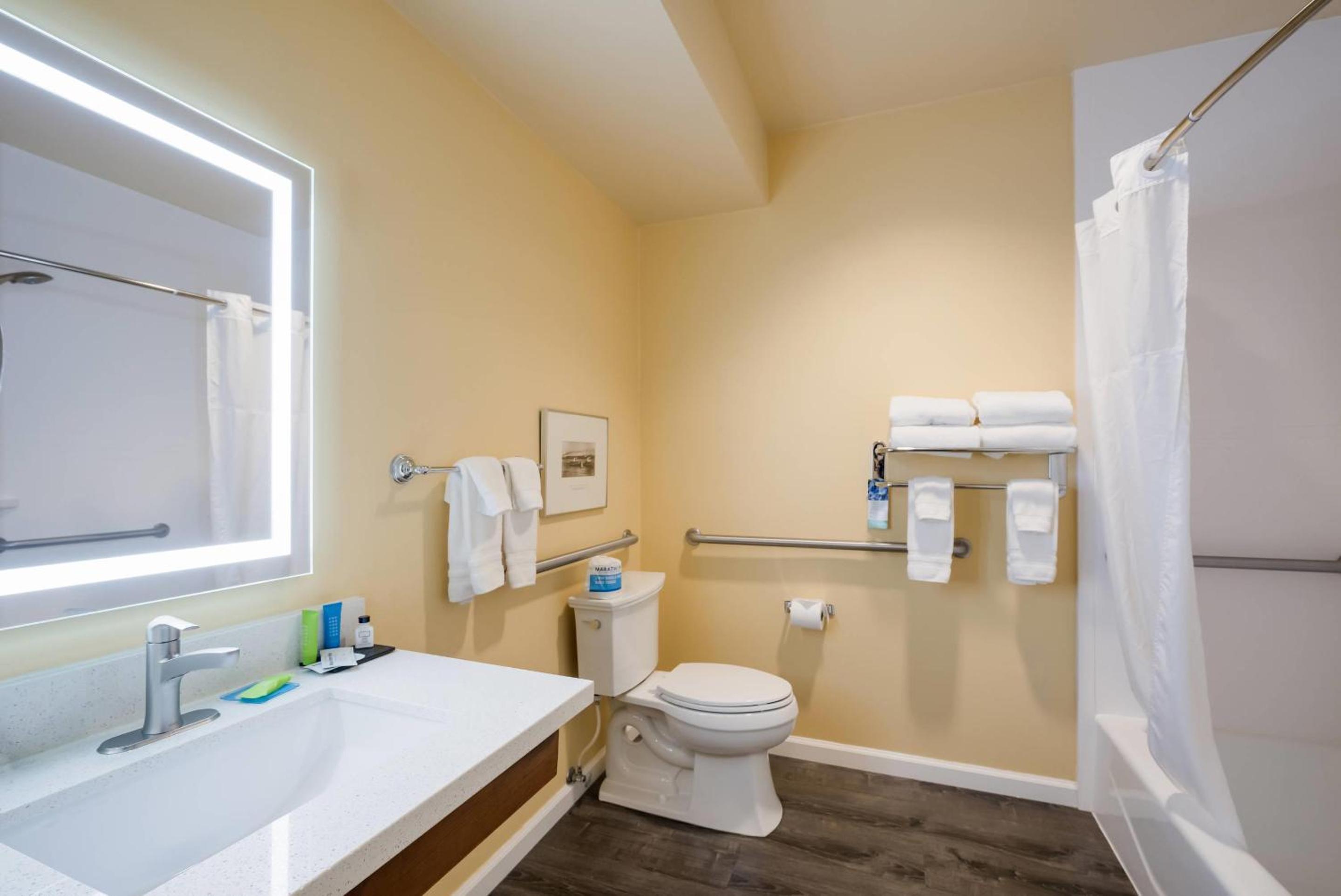 Queen Room with Two Queen Beds - Accessible/Non-Smoking  - Photo 1