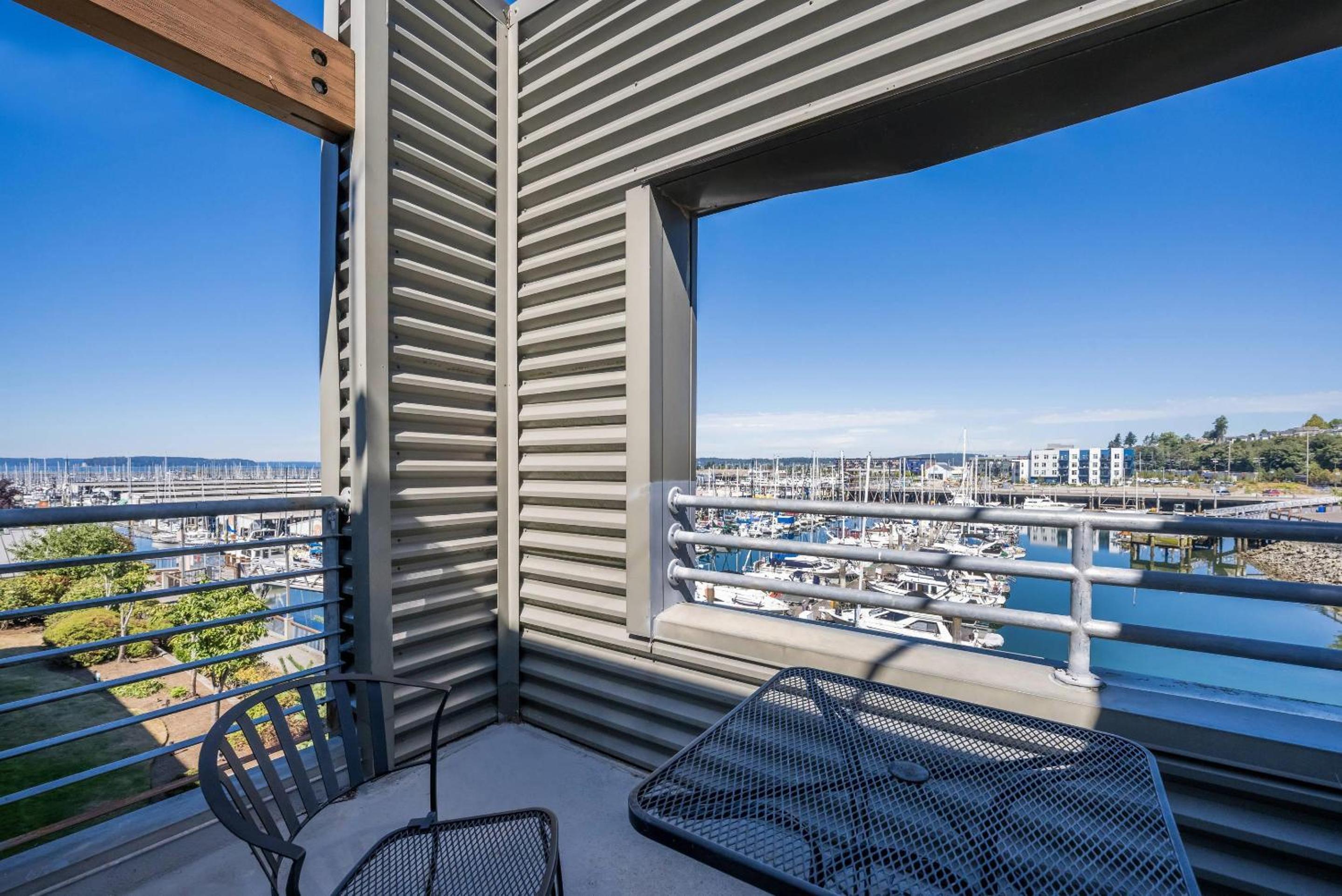 King Suite with Balcony - Non-Smoking - Photo 1