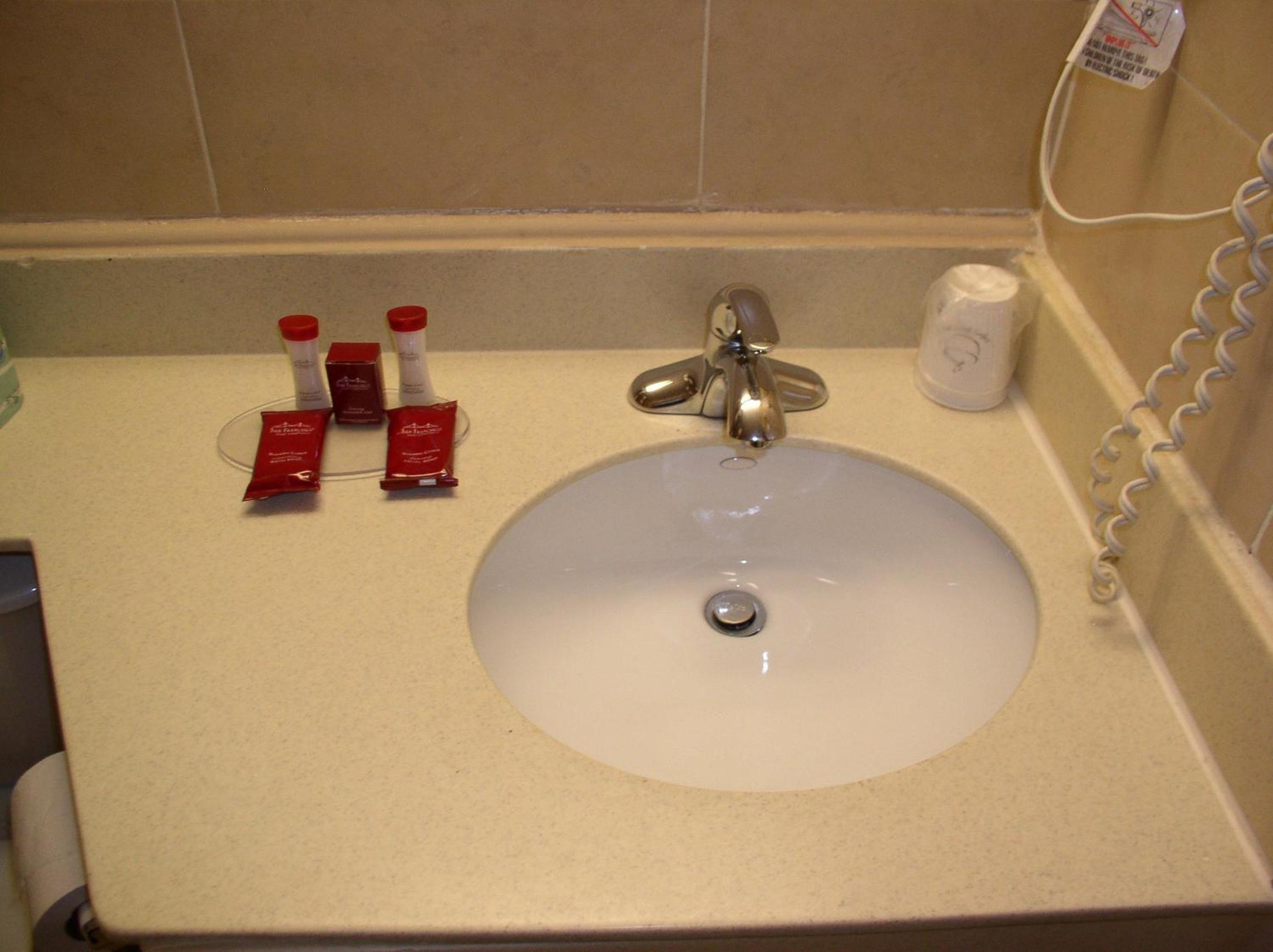 Double Room with Two Double Beds and Exterior Hall - Non-Smoking - Photo 6