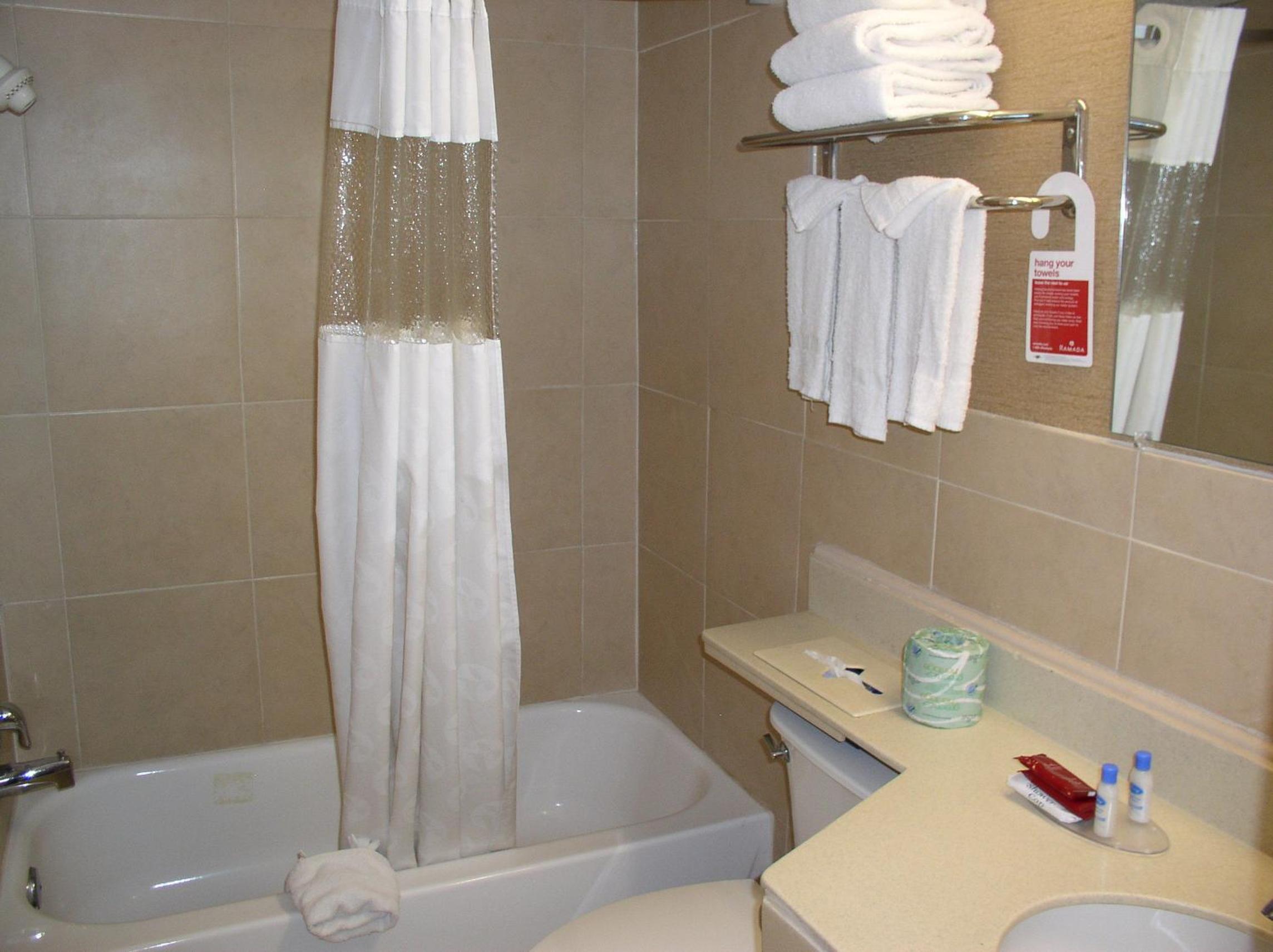 Double Room with Two Double Beds and Exterior Hall - Non-Smoking - Photo 7
