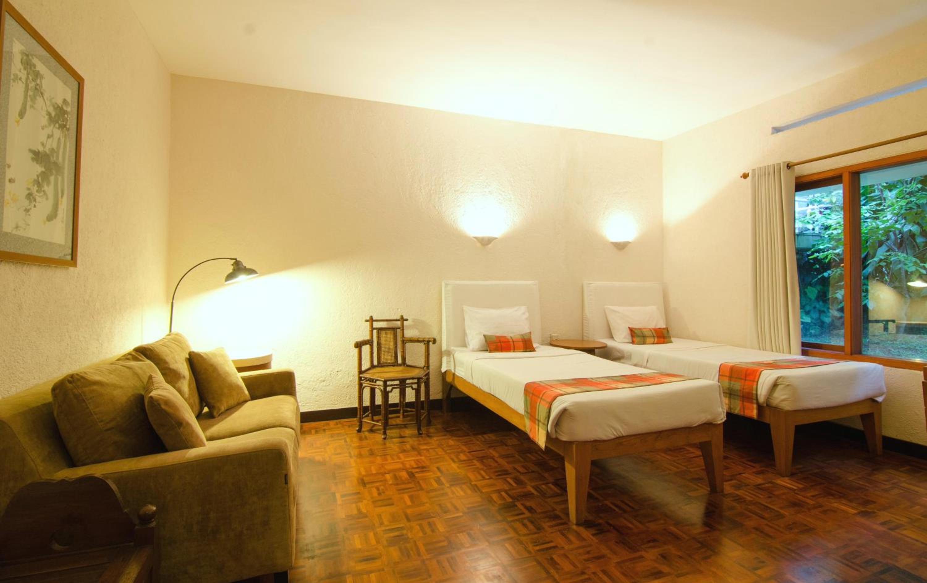 Three-Bedroom Villa - Photo 6