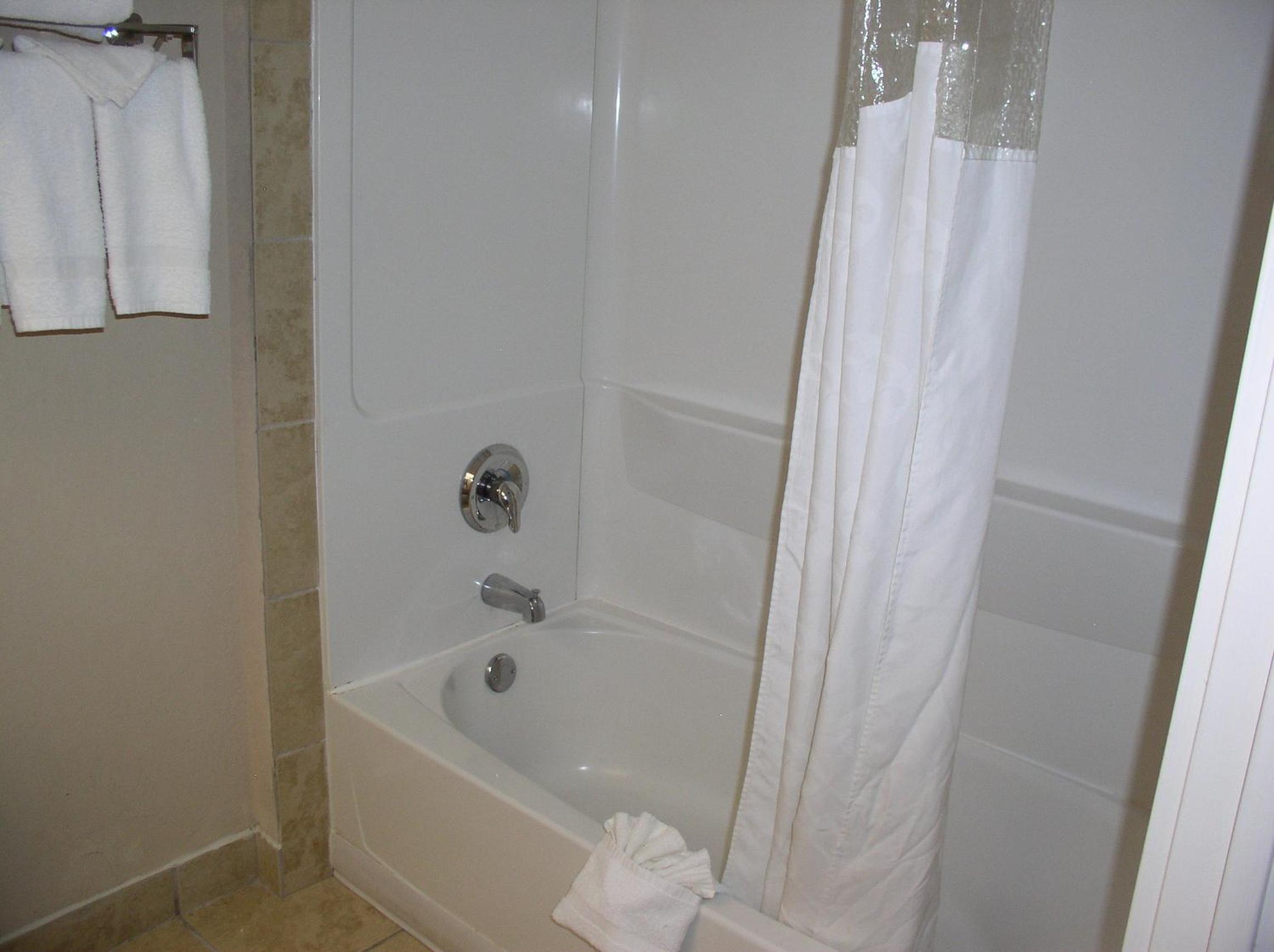 Double Room with Two Double Beds and Interior Hall - Non-Smoking - Photo 14