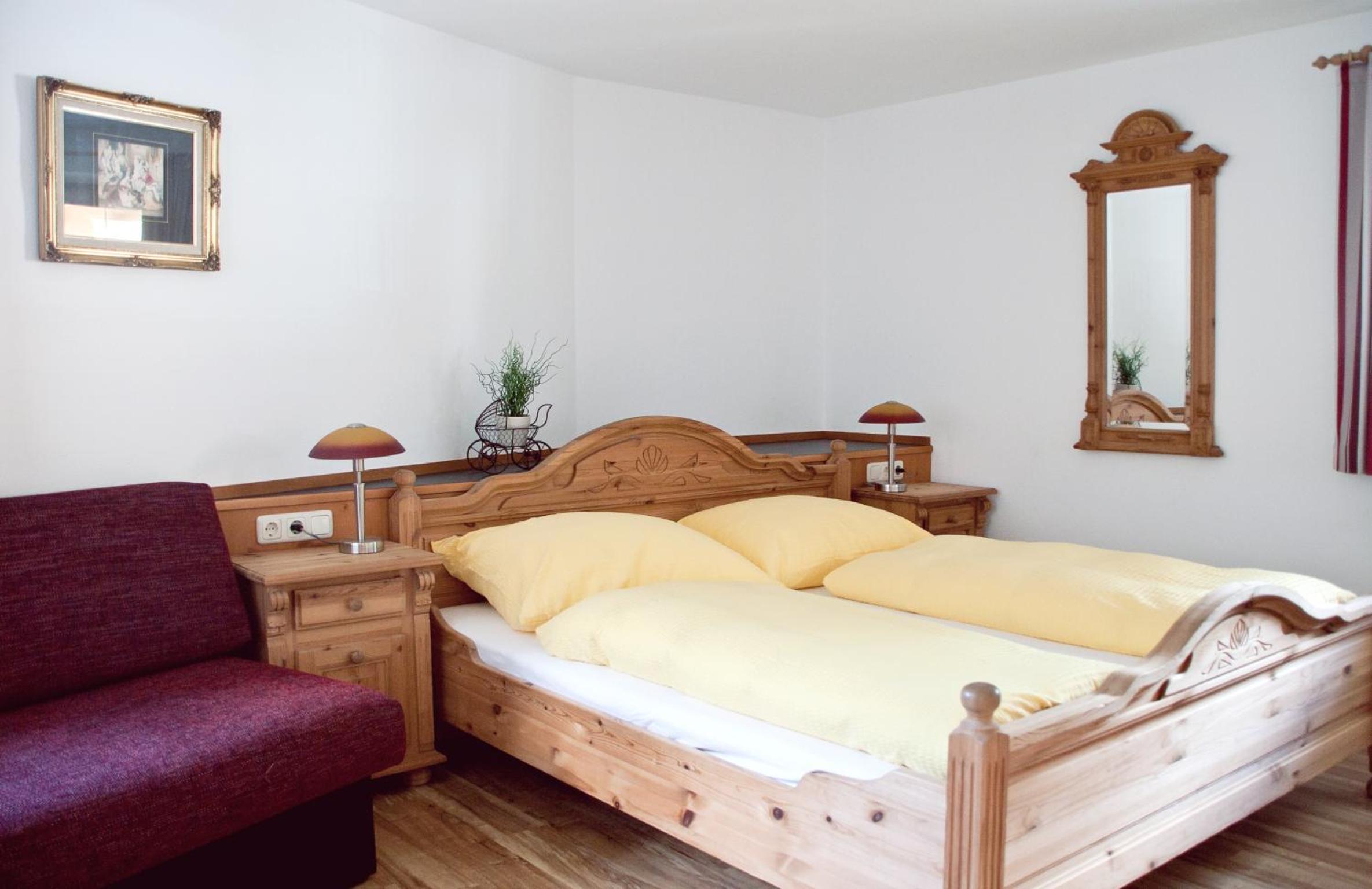 Superior One-Bedroom Apartment - Photo 3