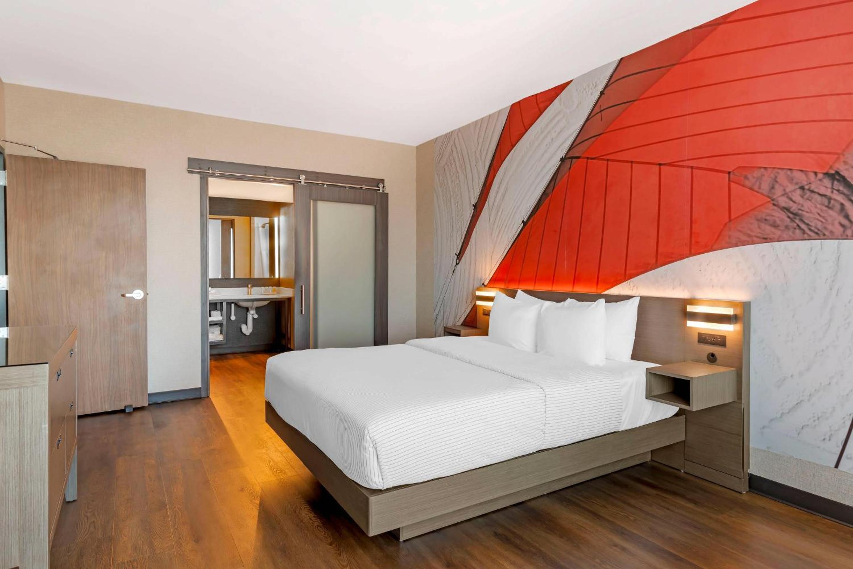King Suite - Disability Access/Non-Smoking  - Photo 2