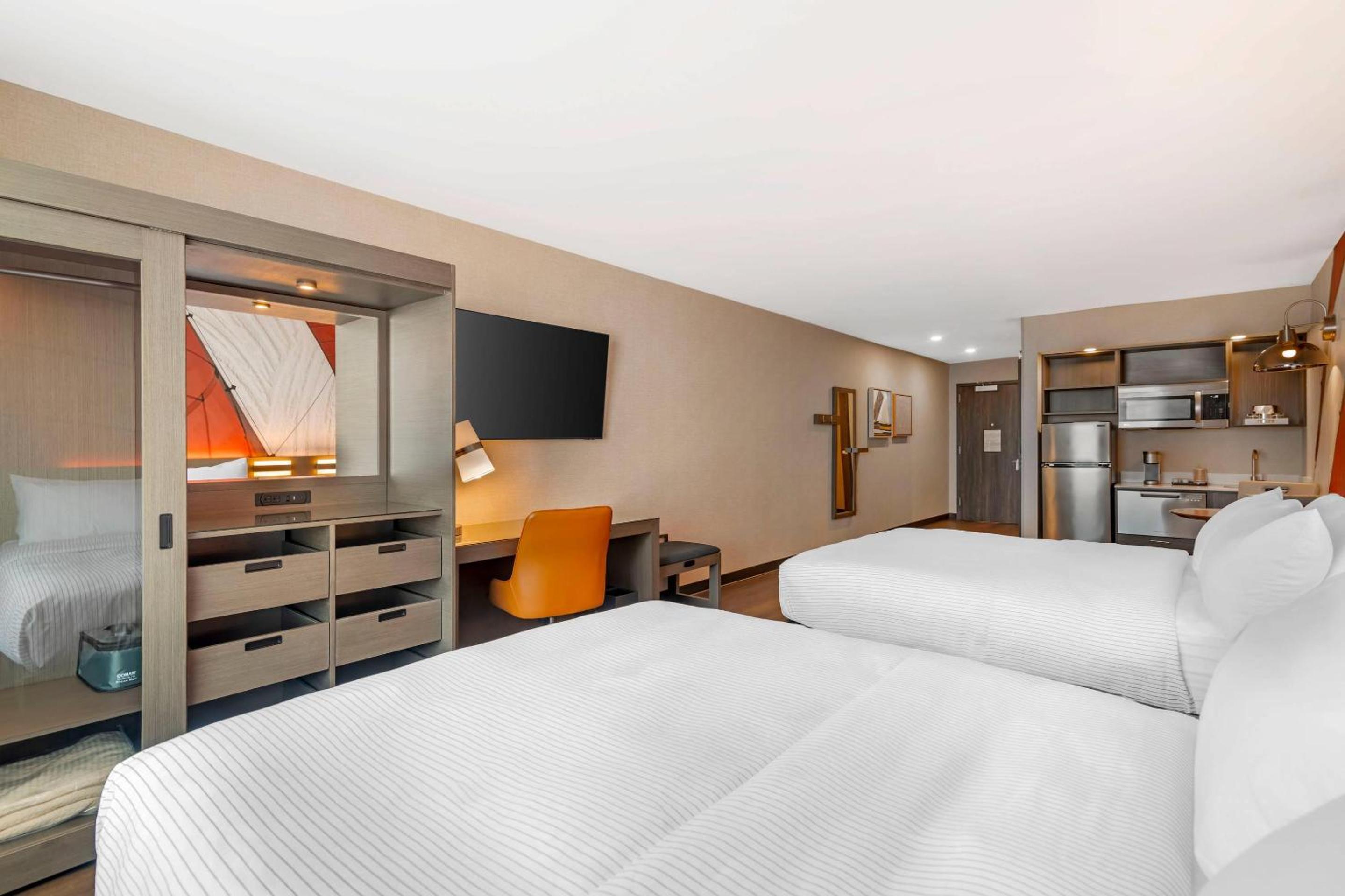 Efficiency Suite, 2 Queen Beds/Disability Access - Non Smoking - Photo 3