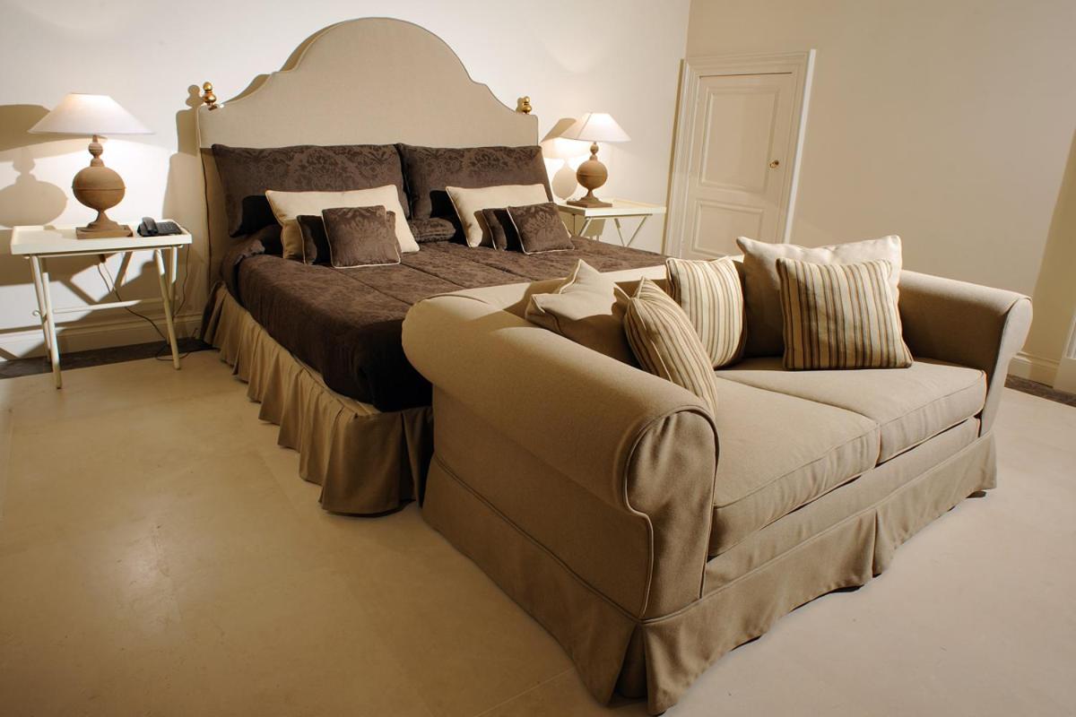 Deluxe Room - Photo 1